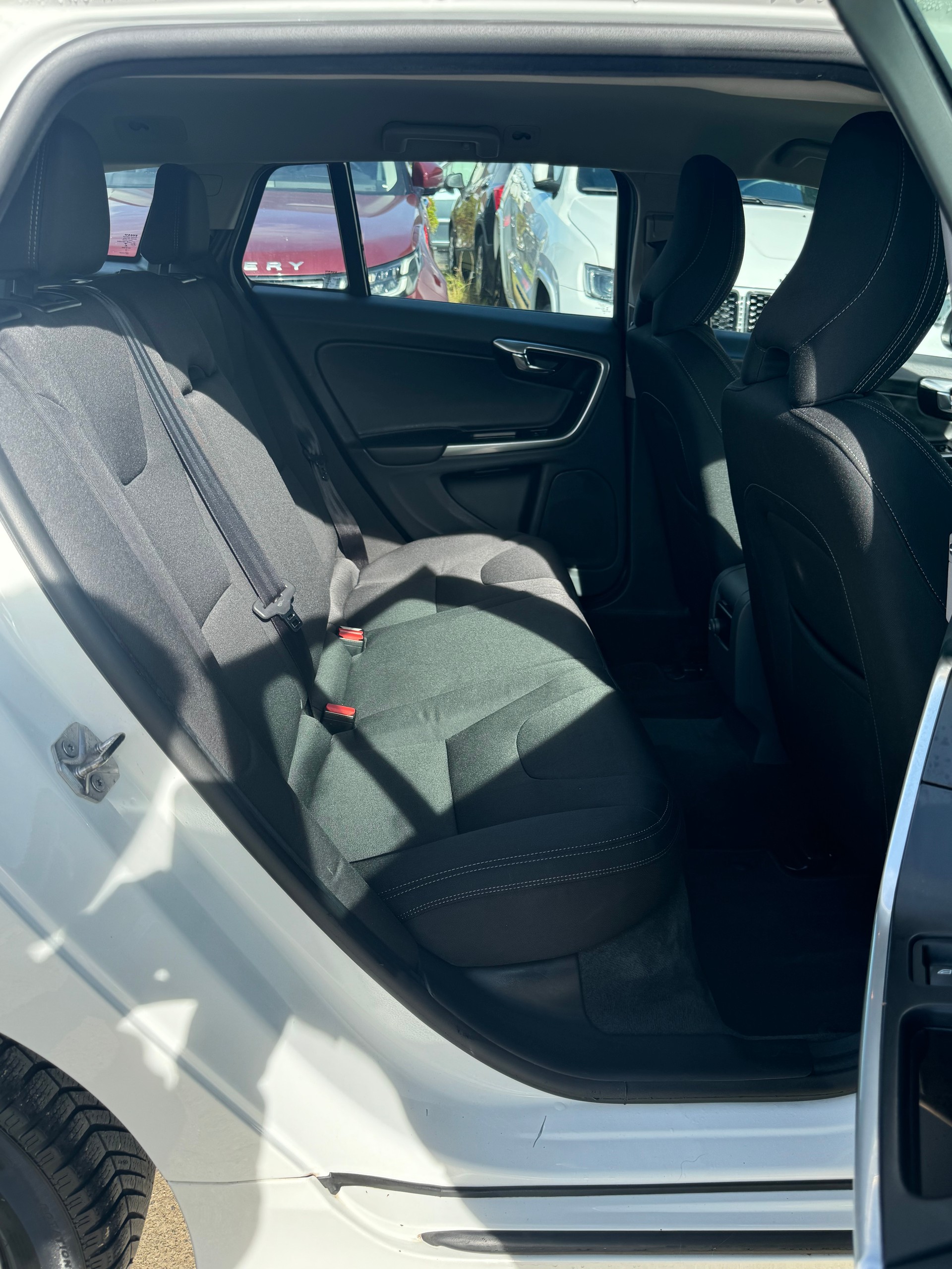 VOLVO V60 D3 Kinetic Geartronic-image-8