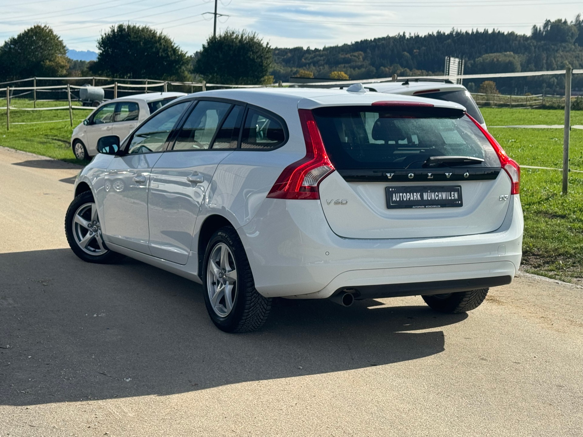 VOLVO V60 D3 Kinetic Geartronic-image-3