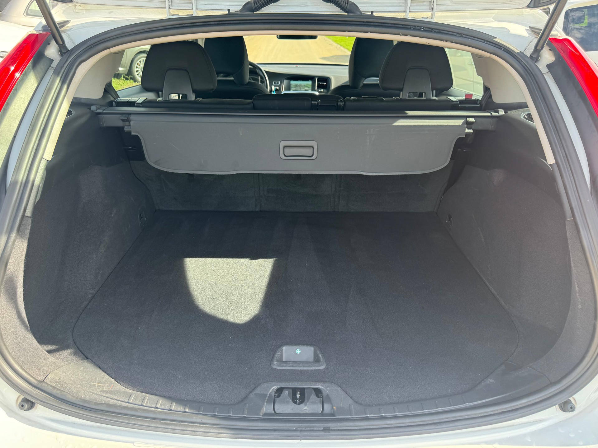 VOLVO V60 D3 Kinetic Geartronic-image-14