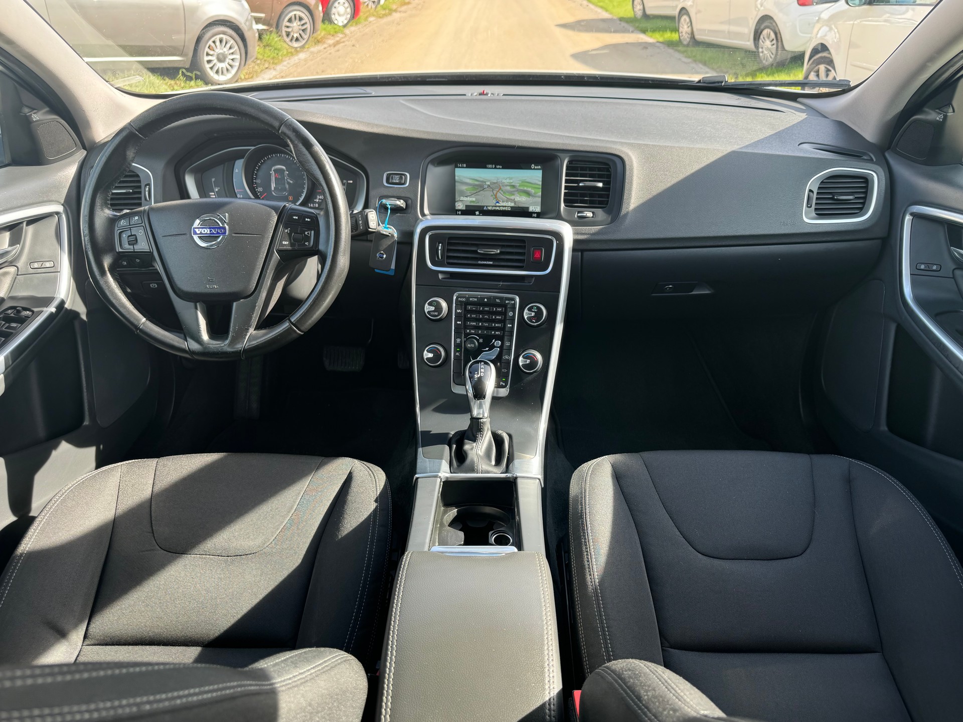 VOLVO V60 D3 Kinetic Geartronic-image-6