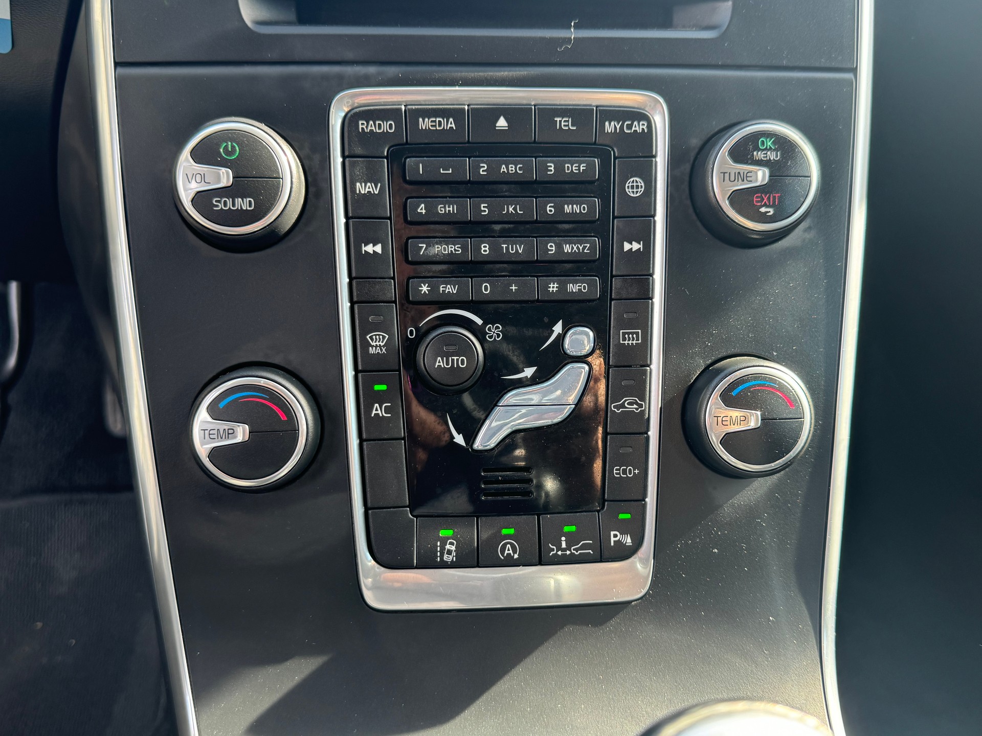 VOLVO V60 D3 Kinetic Geartronic-image-10