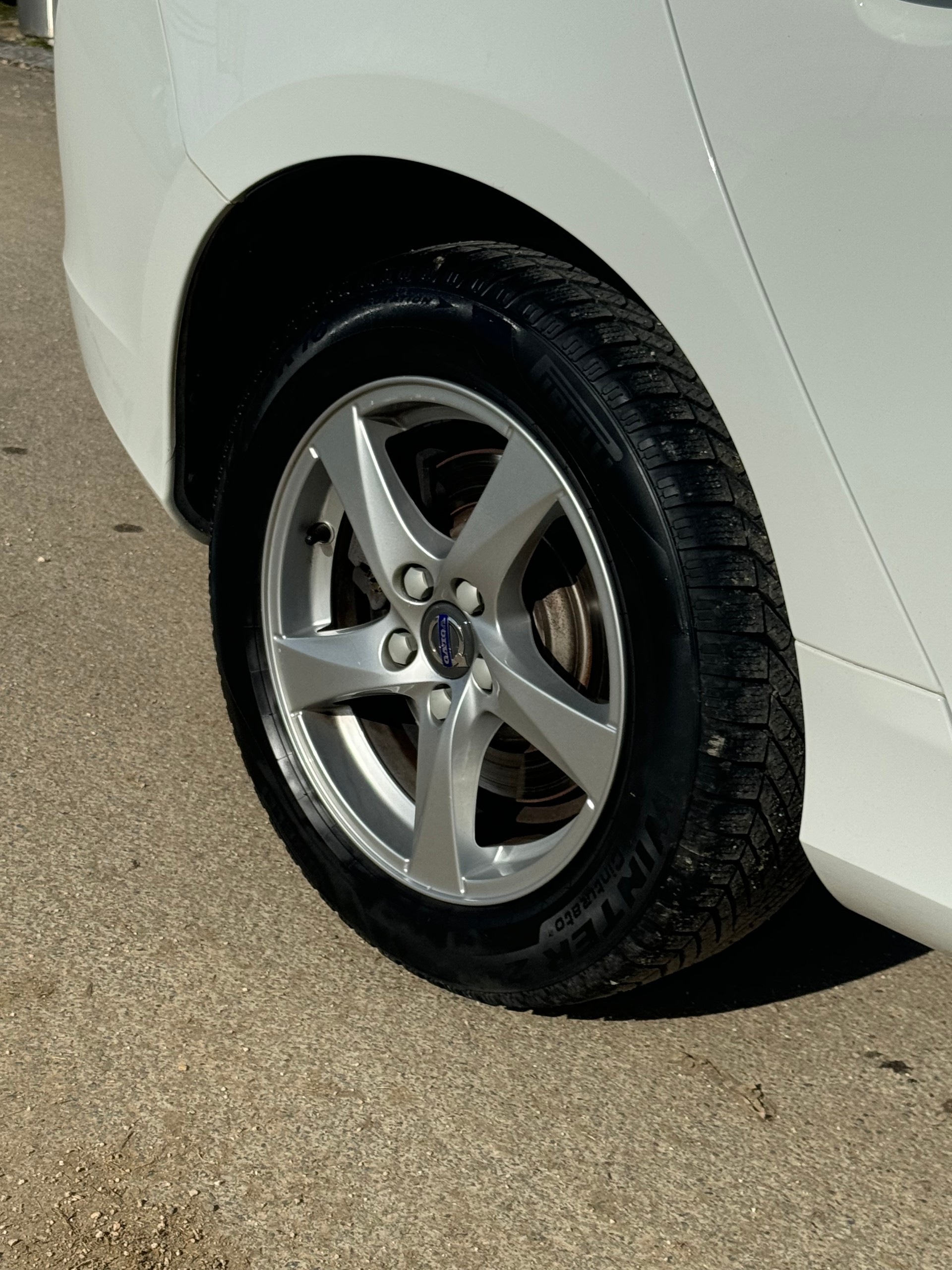 VOLVO V60 D3 Kinetic Geartronic-image-4