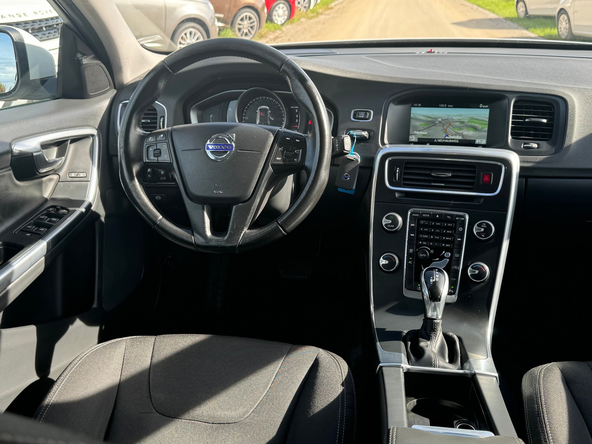 VOLVO V60 D3 Kinetic Geartronic-image-7
