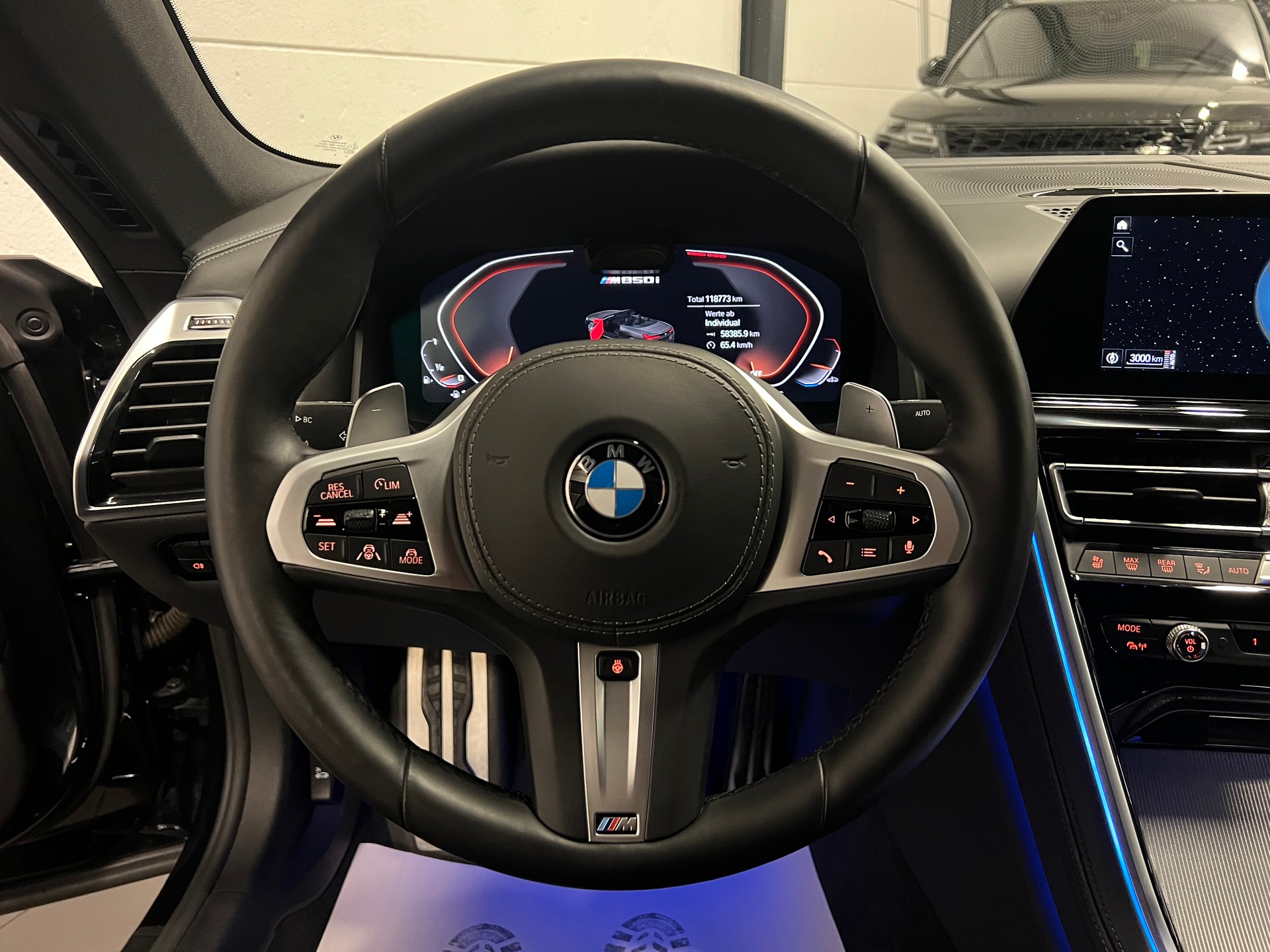 BMW M850i xDrive Steptronic-image-26