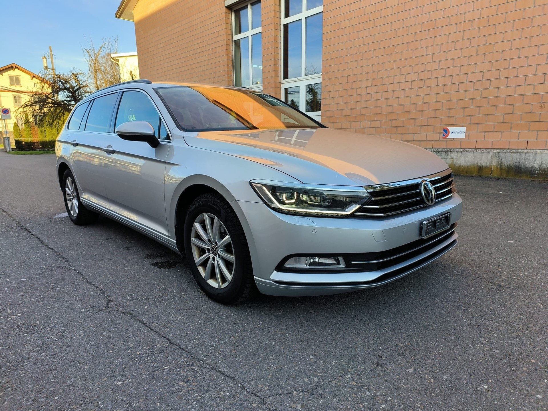 VW Passat Variant 2.0 TDI BMT Comfortline DSG 4Motion-image-1