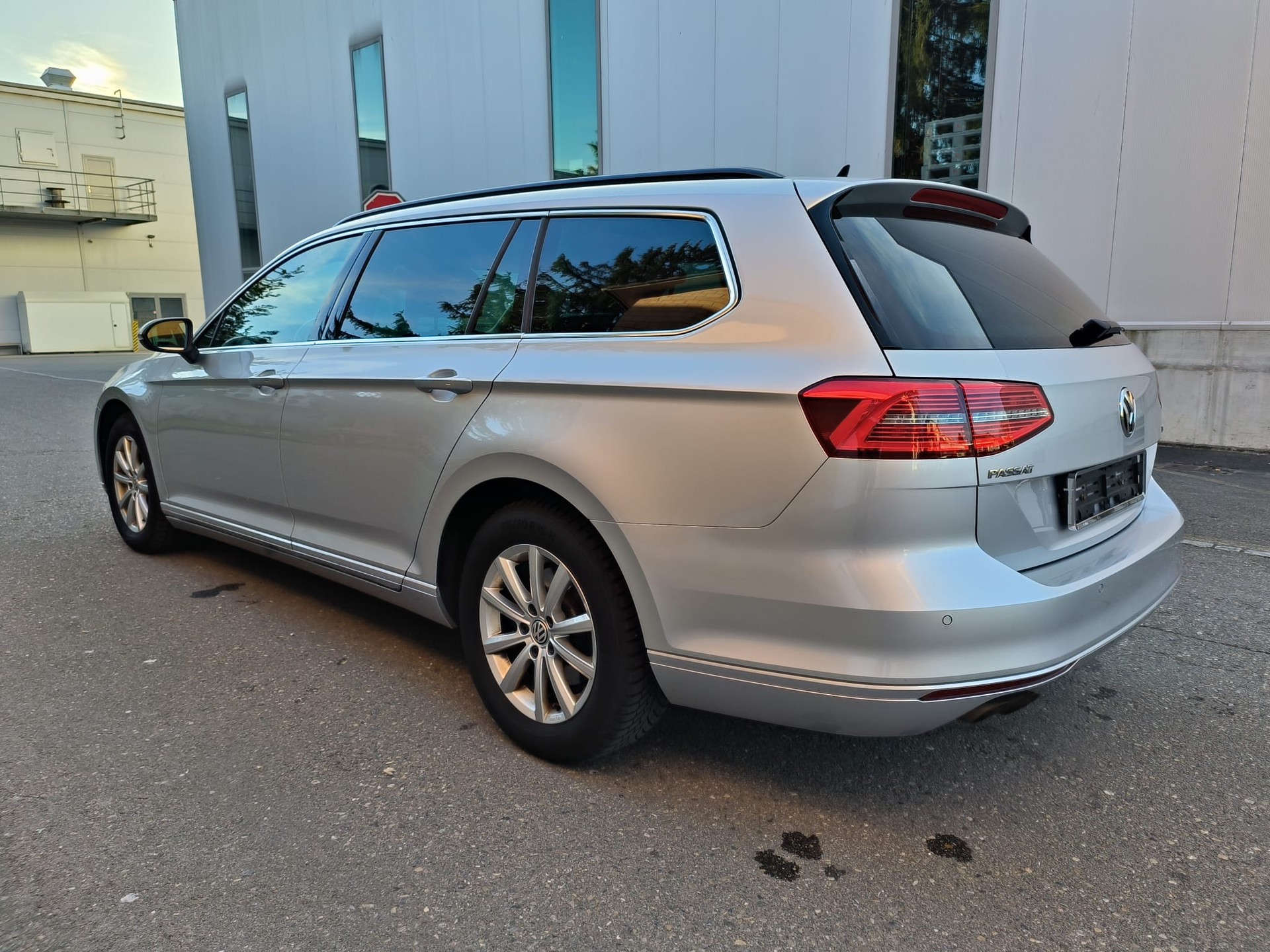 VW Passat Variant 2.0 TDI BMT Comfortline DSG 4Motion-image-4
