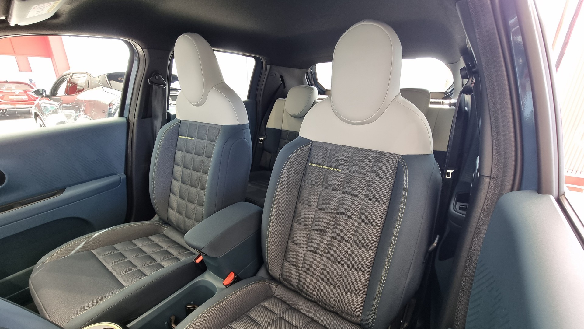 FIAT Grande Panda 1.2 Hybrid 110 PS La Prima-image-16