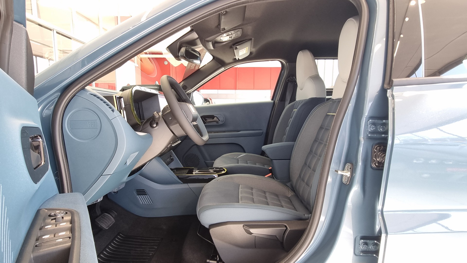 FIAT Grande Panda 1.2 Hybrid 110 PS La Prima-image-17