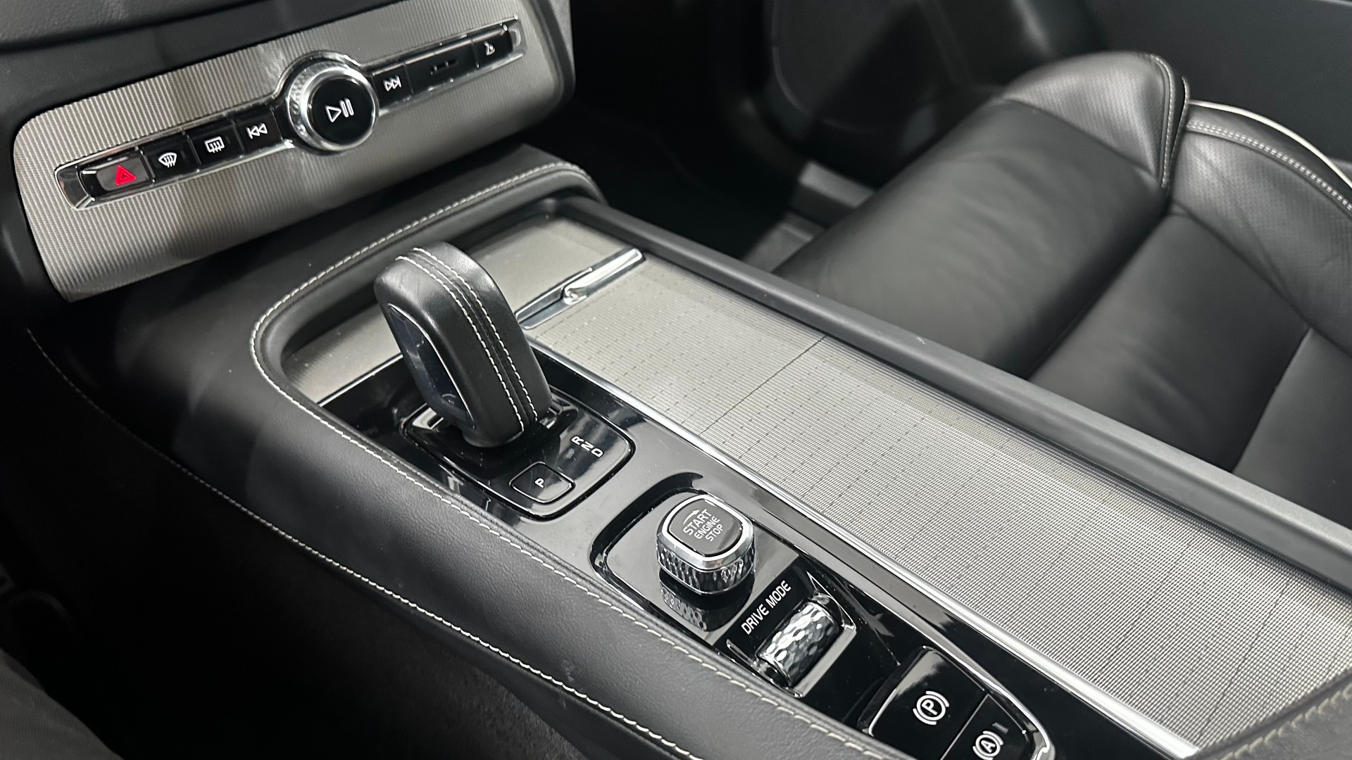 VOLVO XC90 2.0 T8 TE R-Design 7P. eA-image-10
