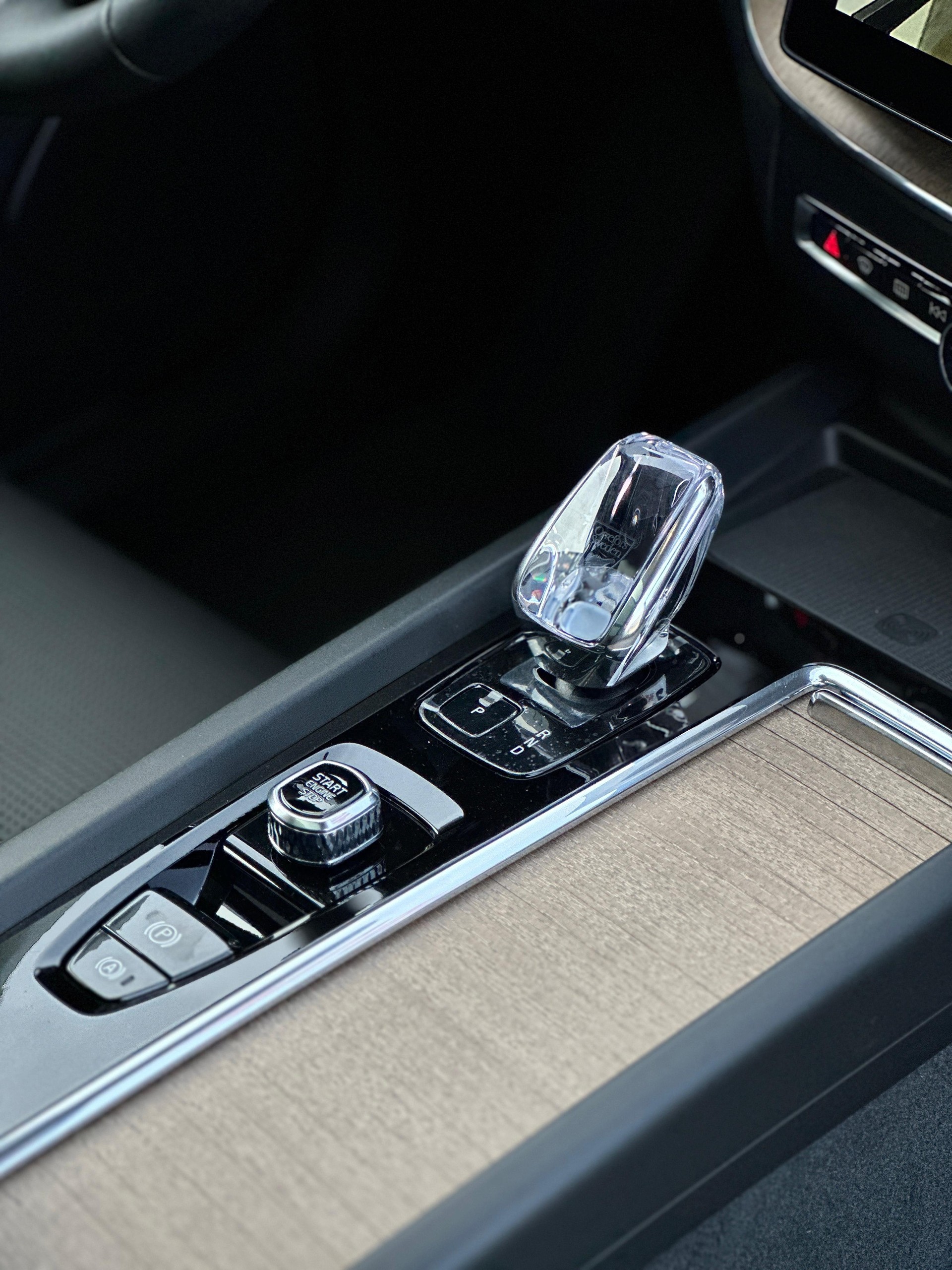 VOLVO XC60 2.0 T8 TE Ultra Dark eAWD-image-16
