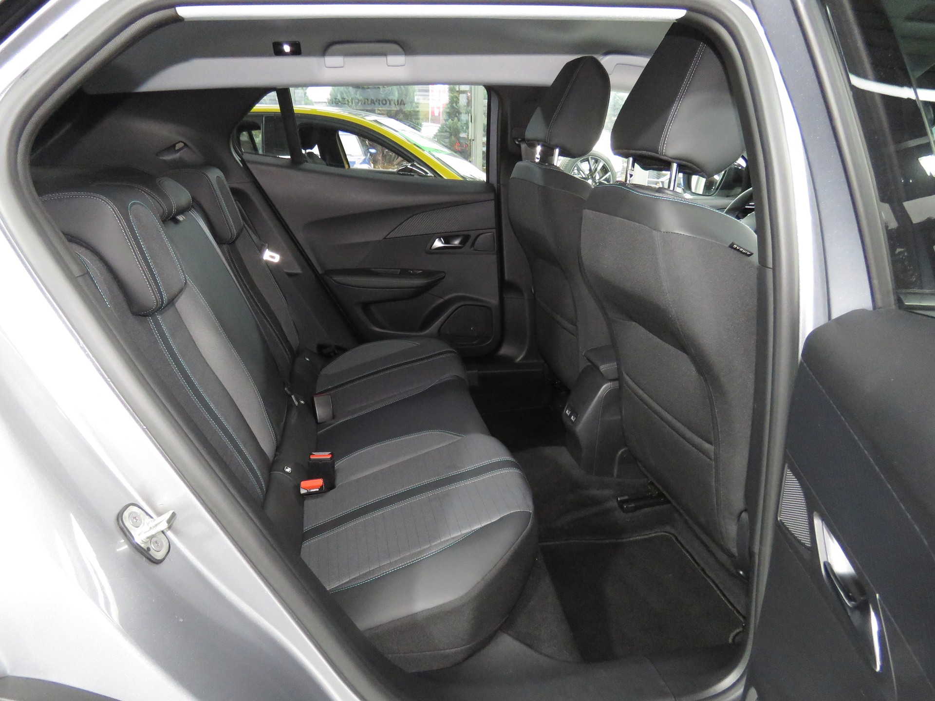 PEUGEOT 2008 e Allure Automat-image-12