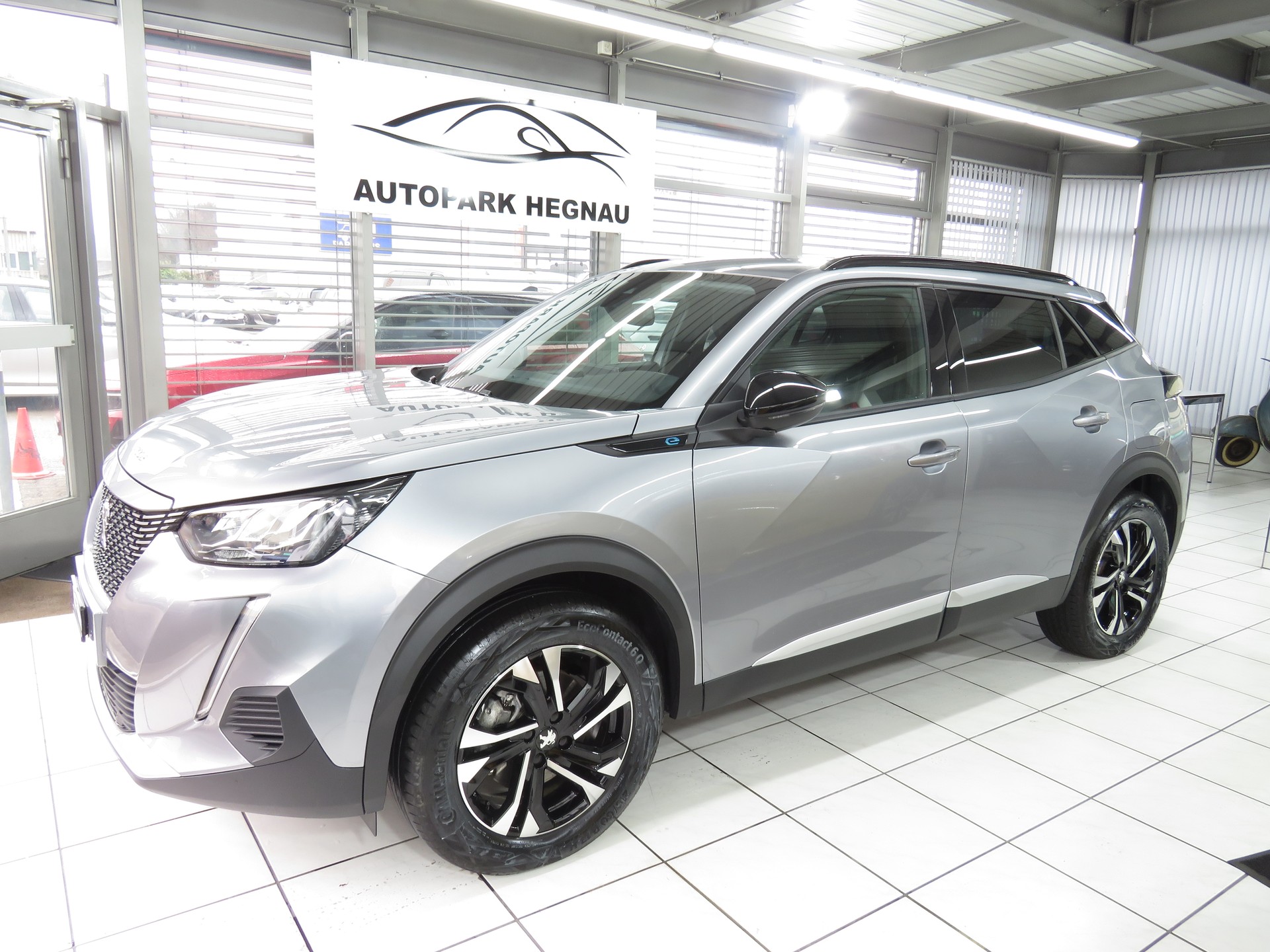 PEUGEOT 2008 e Allure Automat-image-0