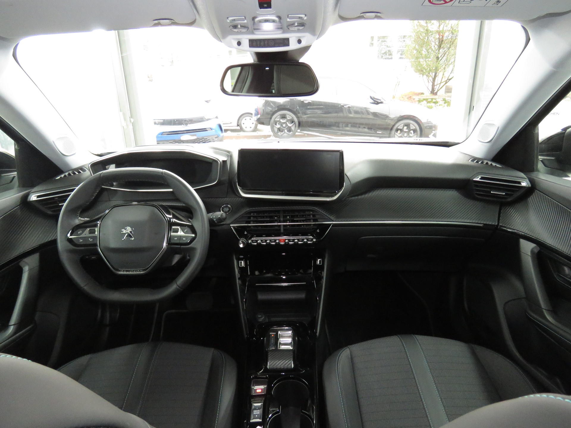 PEUGEOT 2008 e Allure Automat-image-13