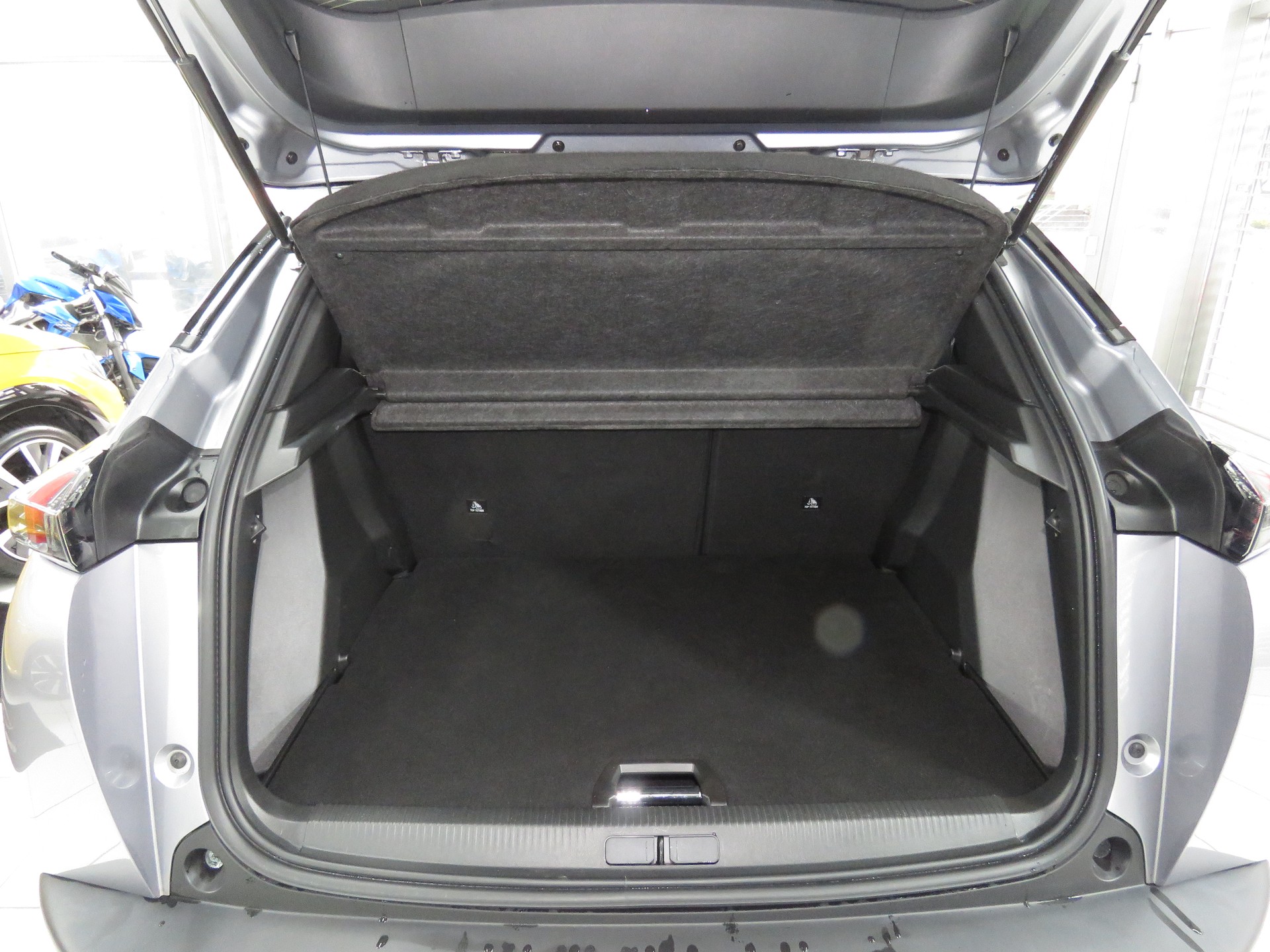 PEUGEOT 2008 e Allure Automat-image-9
