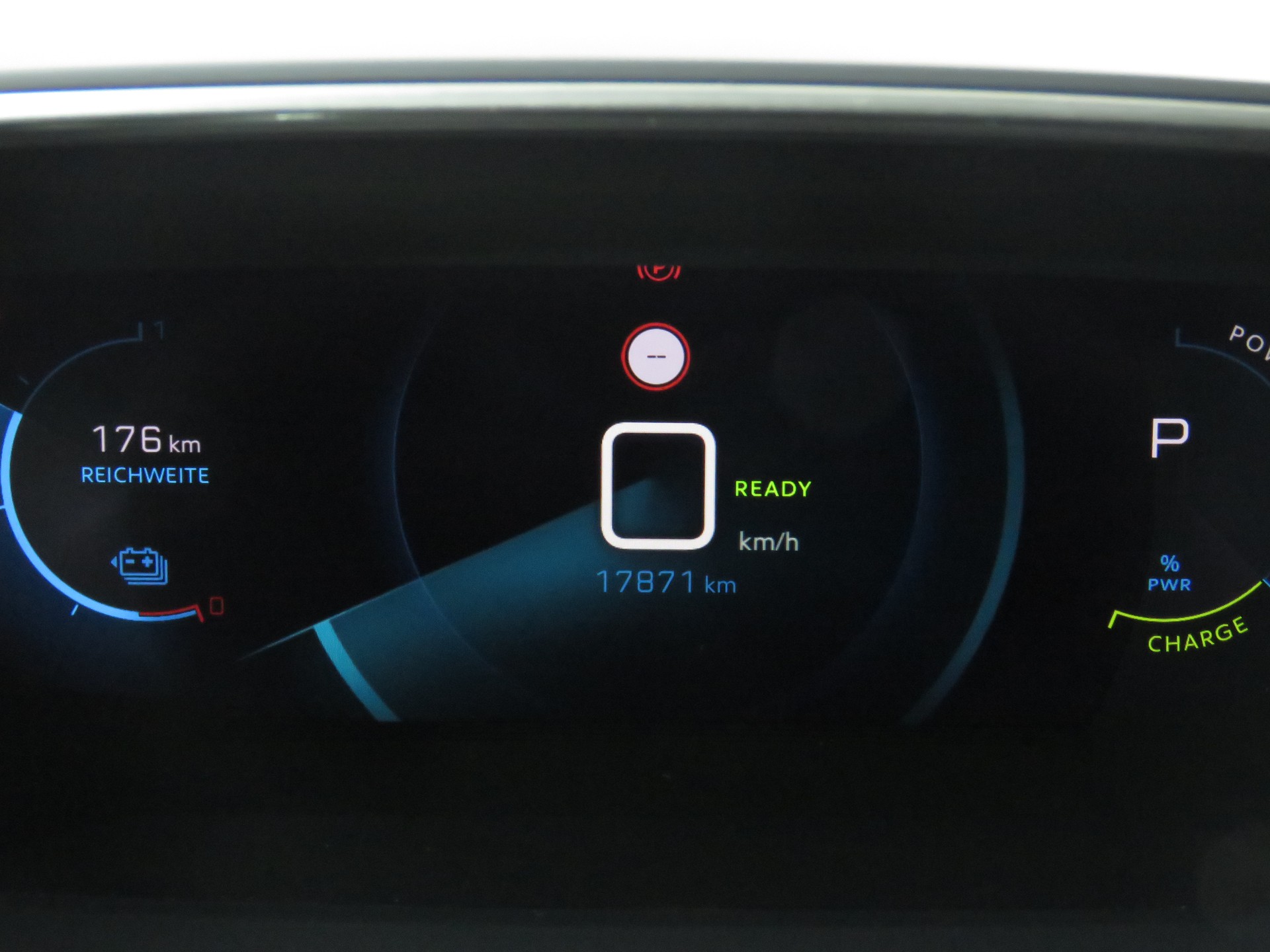 PEUGEOT 2008 e Allure Automat-image-16