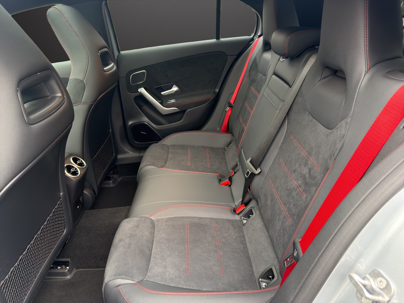 MERCEDES-BENZ A AMG 35 4Matic 8G-DCT-image-11