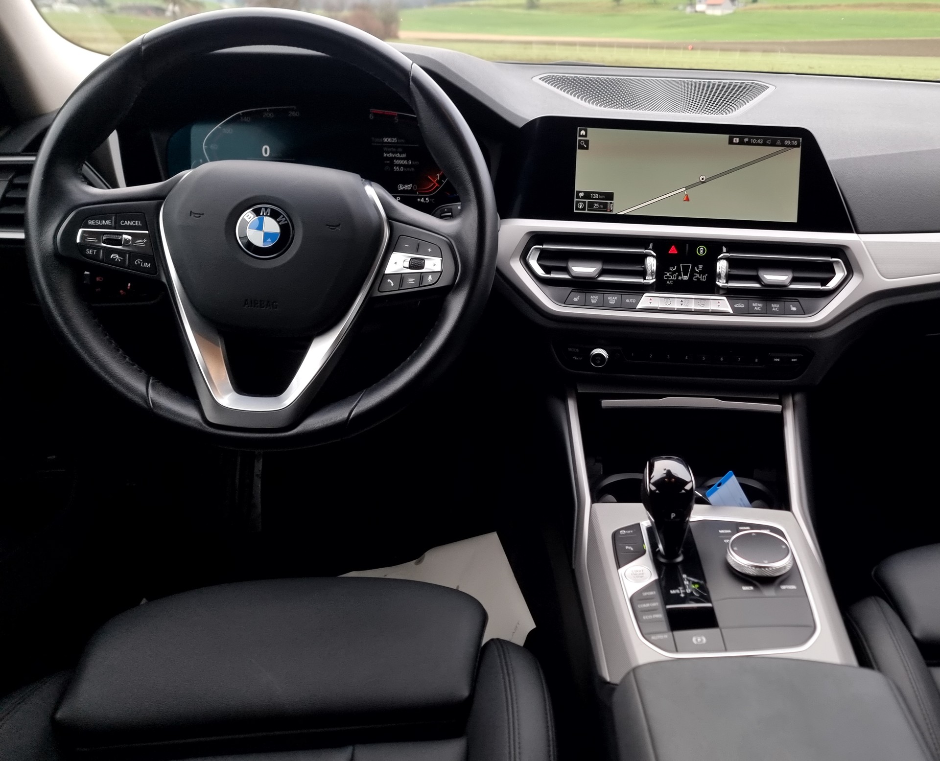 BMW 320d xDrive 48V Touring Steptronic-image-15