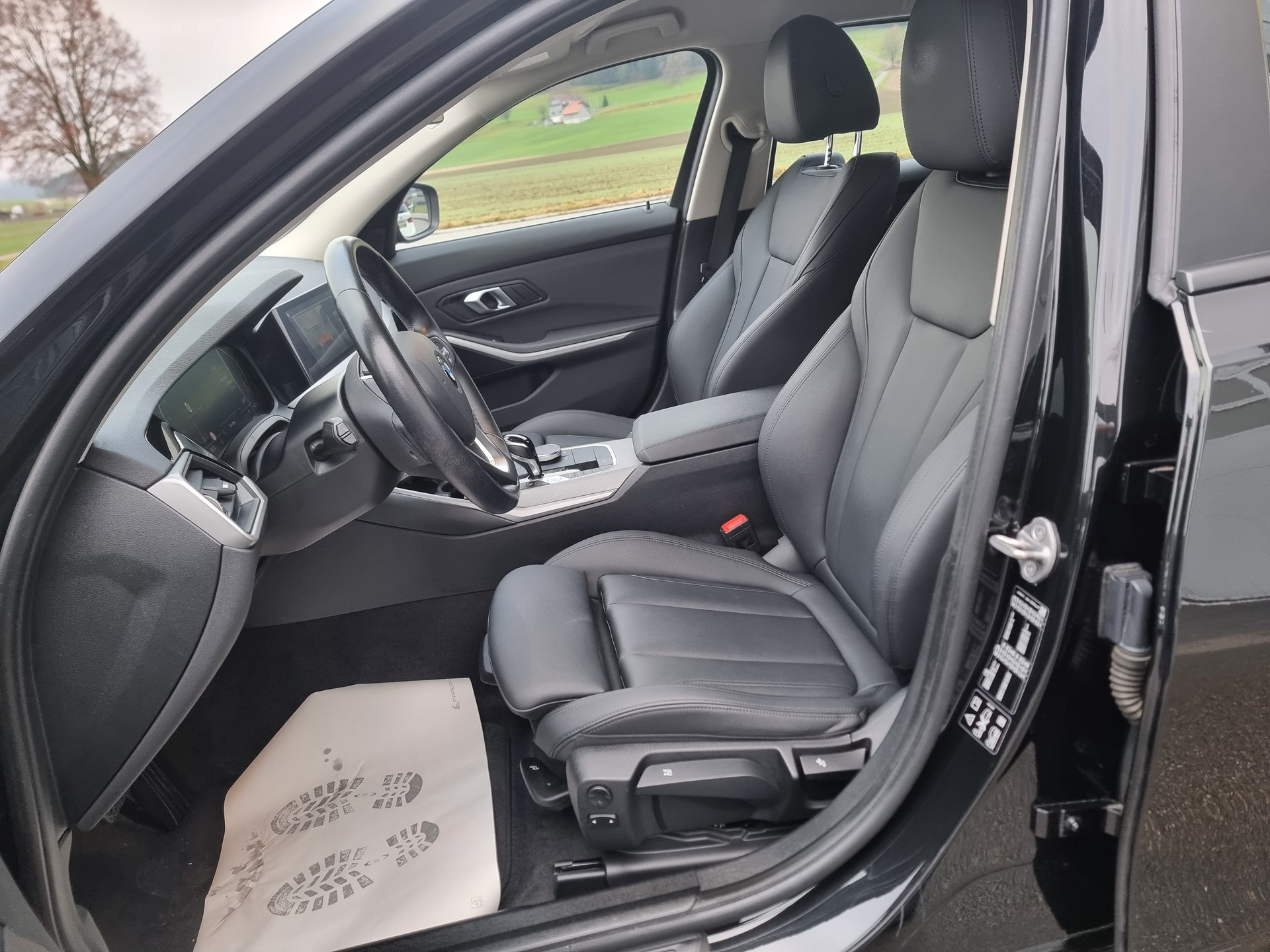 BMW 320d xDrive 48V Touring Steptronic-image-9