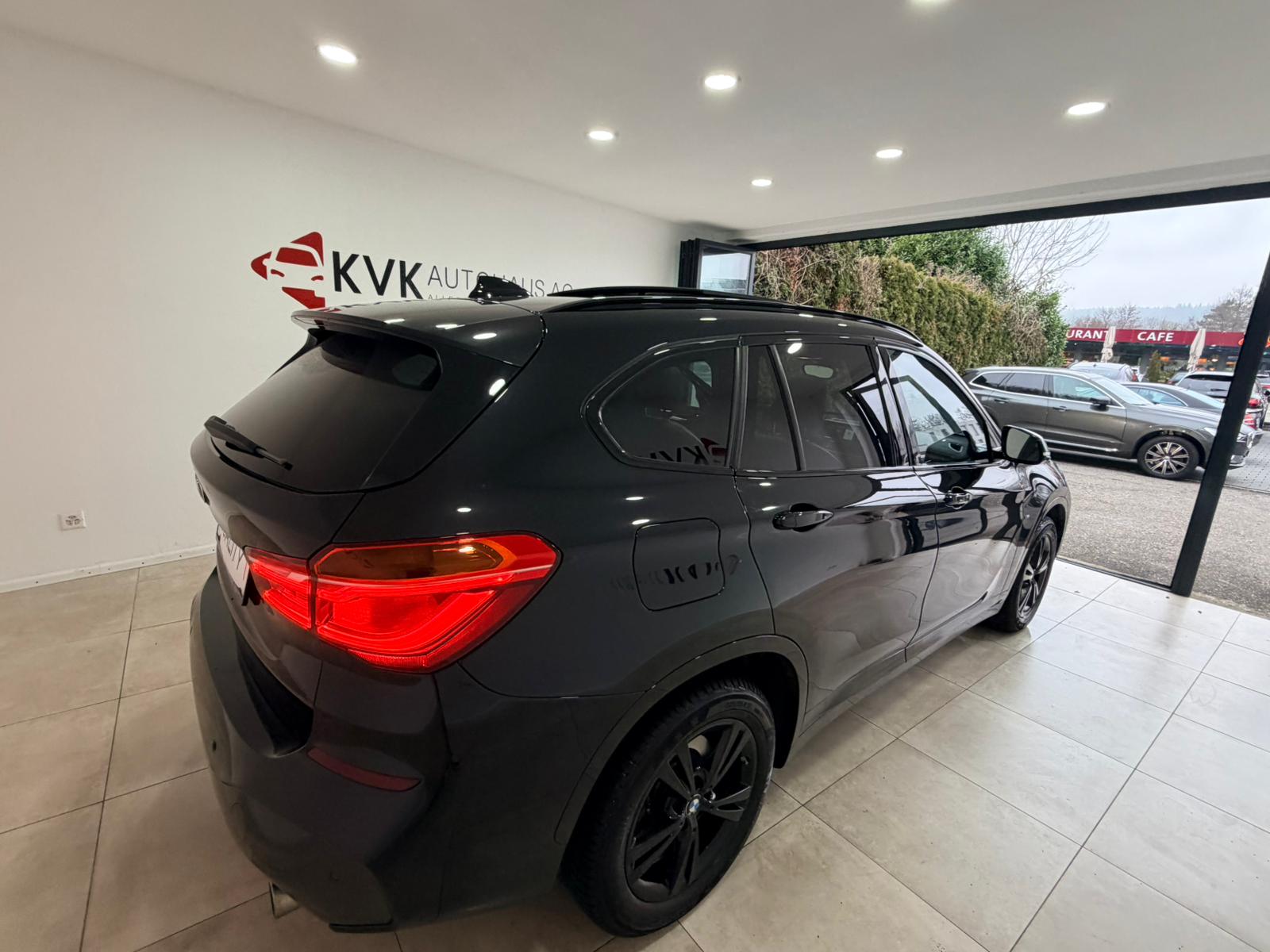 BMW X1 xDrive 25d M Sport Steptronic **Panoramaschiebedach**-showroom-element-3