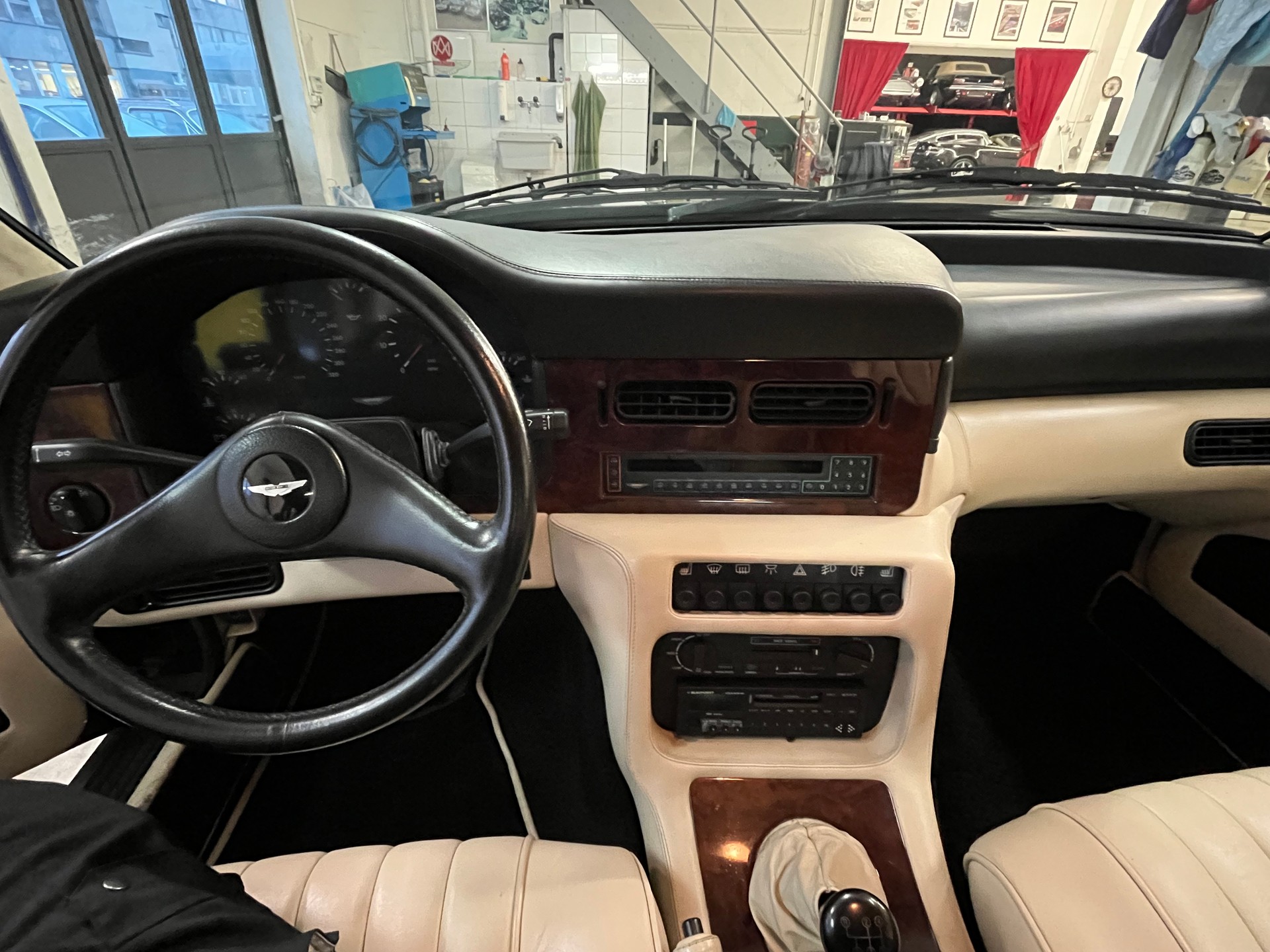 ASTON MARTIN Virage-image-8