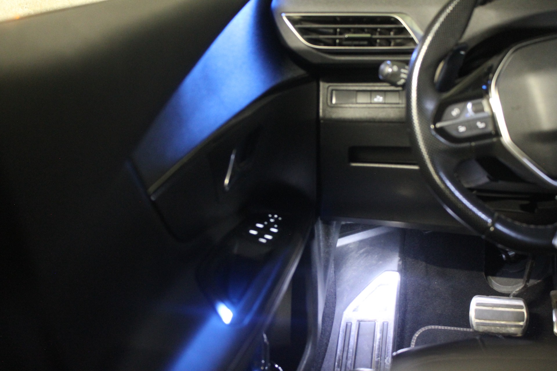 PEUGEOT 1.5 BlueHDi GT Line-image-9