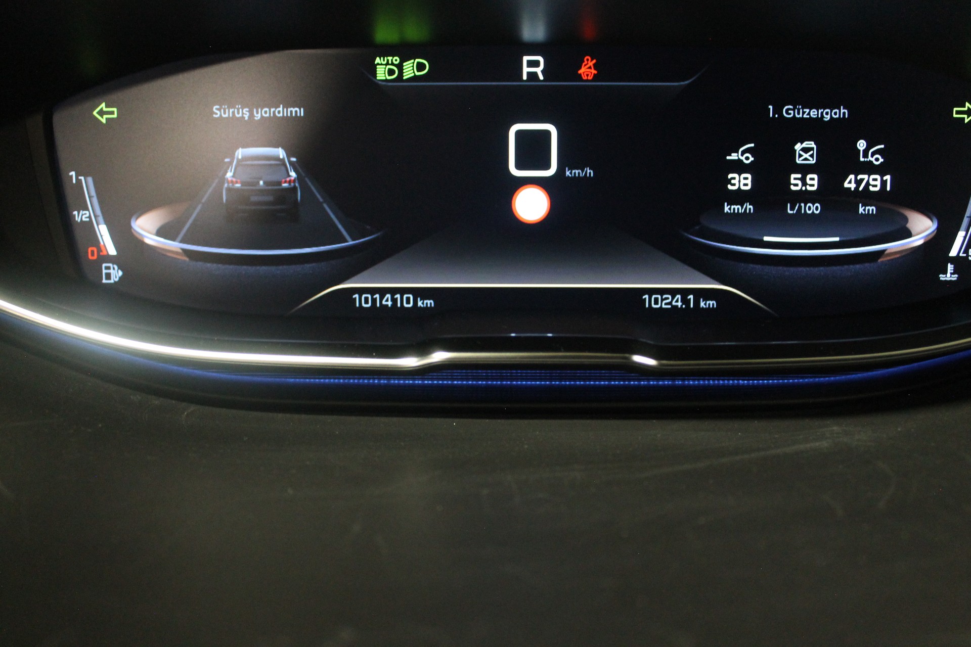 PEUGEOT 1.5 BlueHDi GT Line-image-4