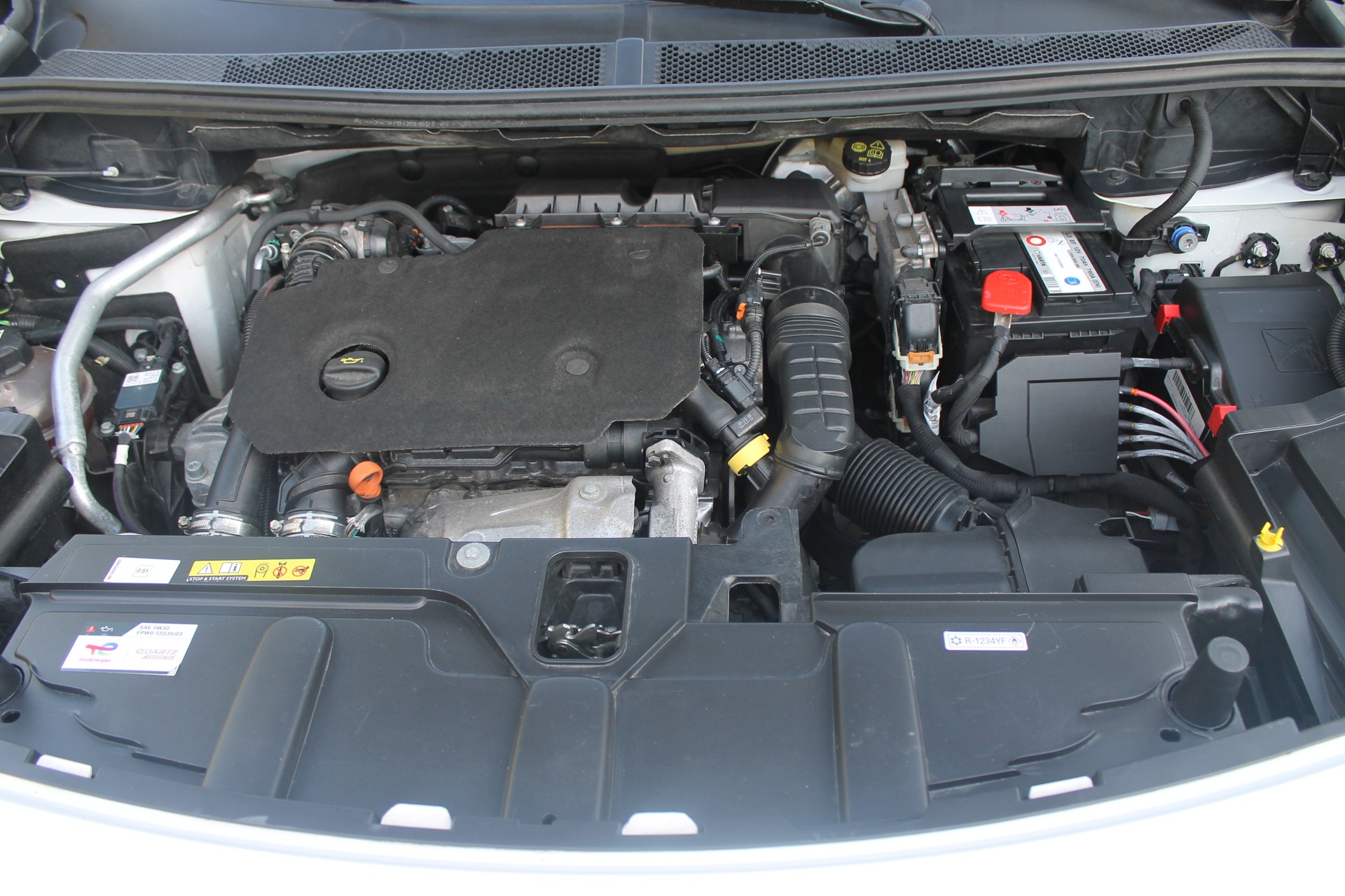 PEUGEOT 1.5 BlueHDi GT Line-image-6