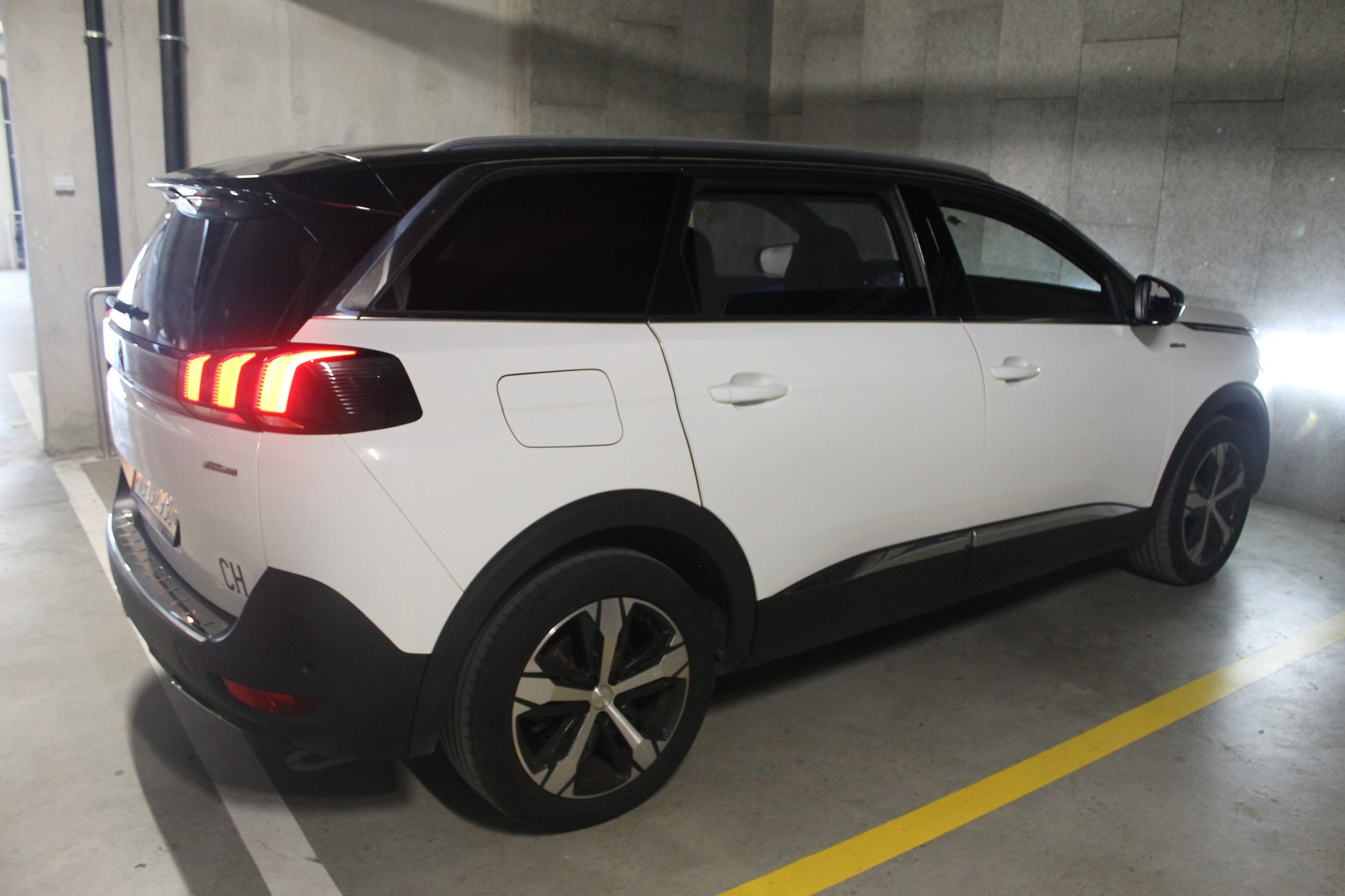 PEUGEOT 1.5 BlueHDi GT Line-image-2