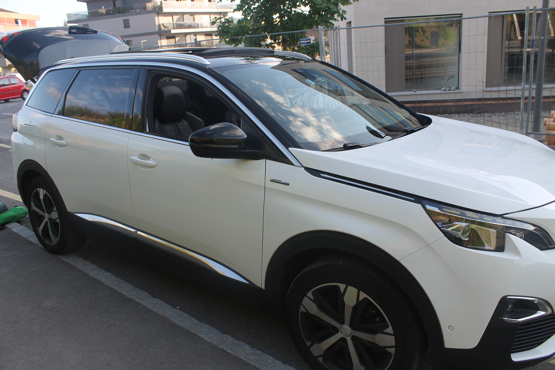 PEUGEOT 1.5 BlueHDi GT Line-image-1
