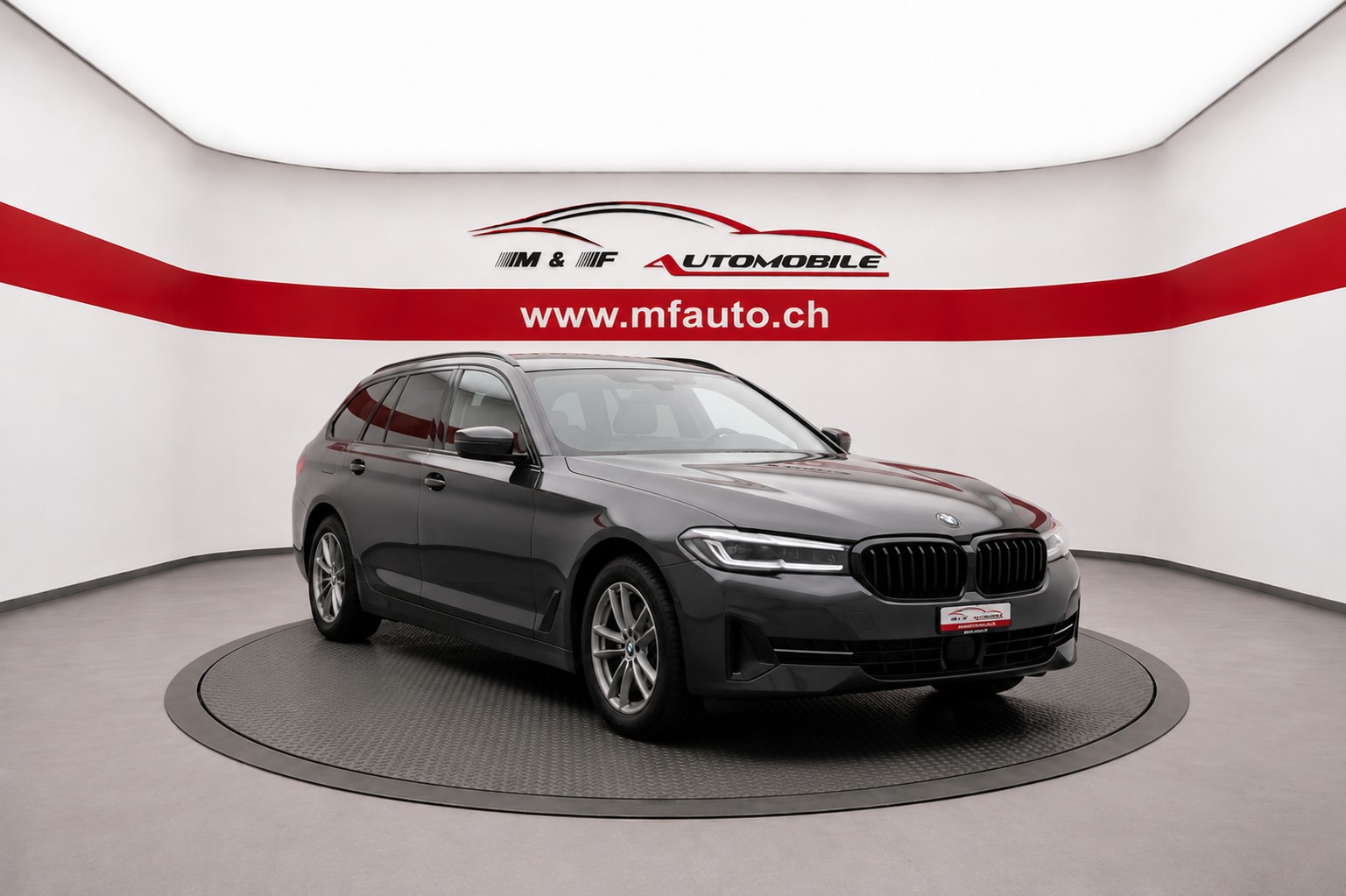 BMW 520d xDrive Touring-image-2