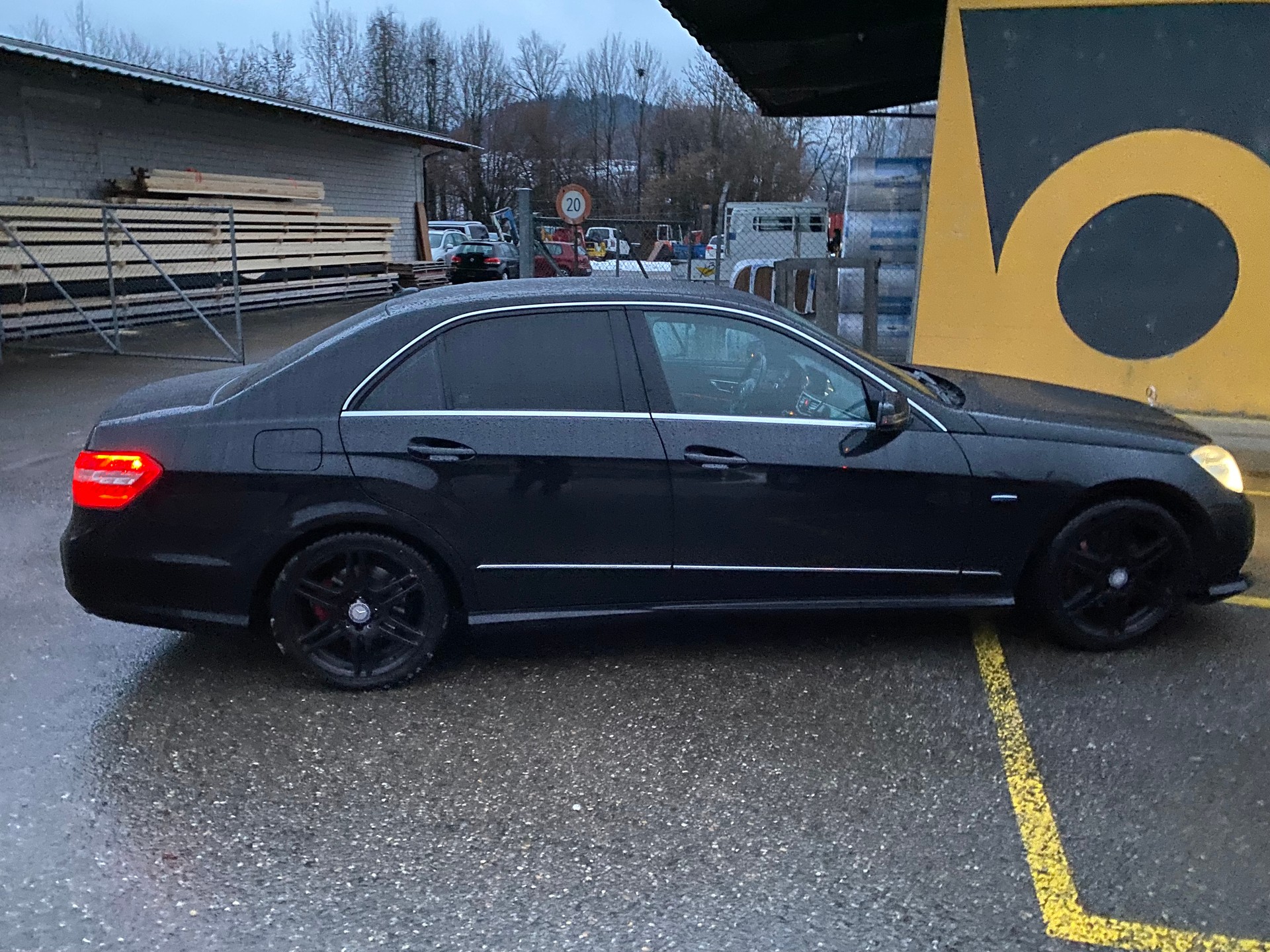 MERCEDES-BENZ E 350 CGI BlueEfficiency 7G-Tronic-image-3