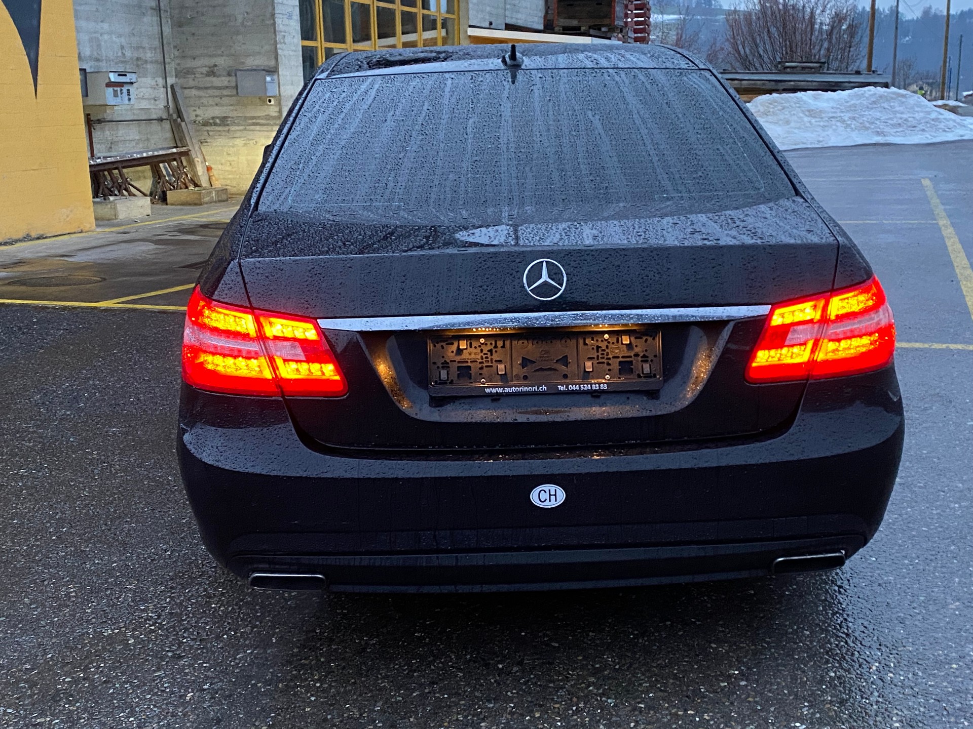 MERCEDES-BENZ E 350 CGI BlueEfficiency 7G-Tronic-image-2