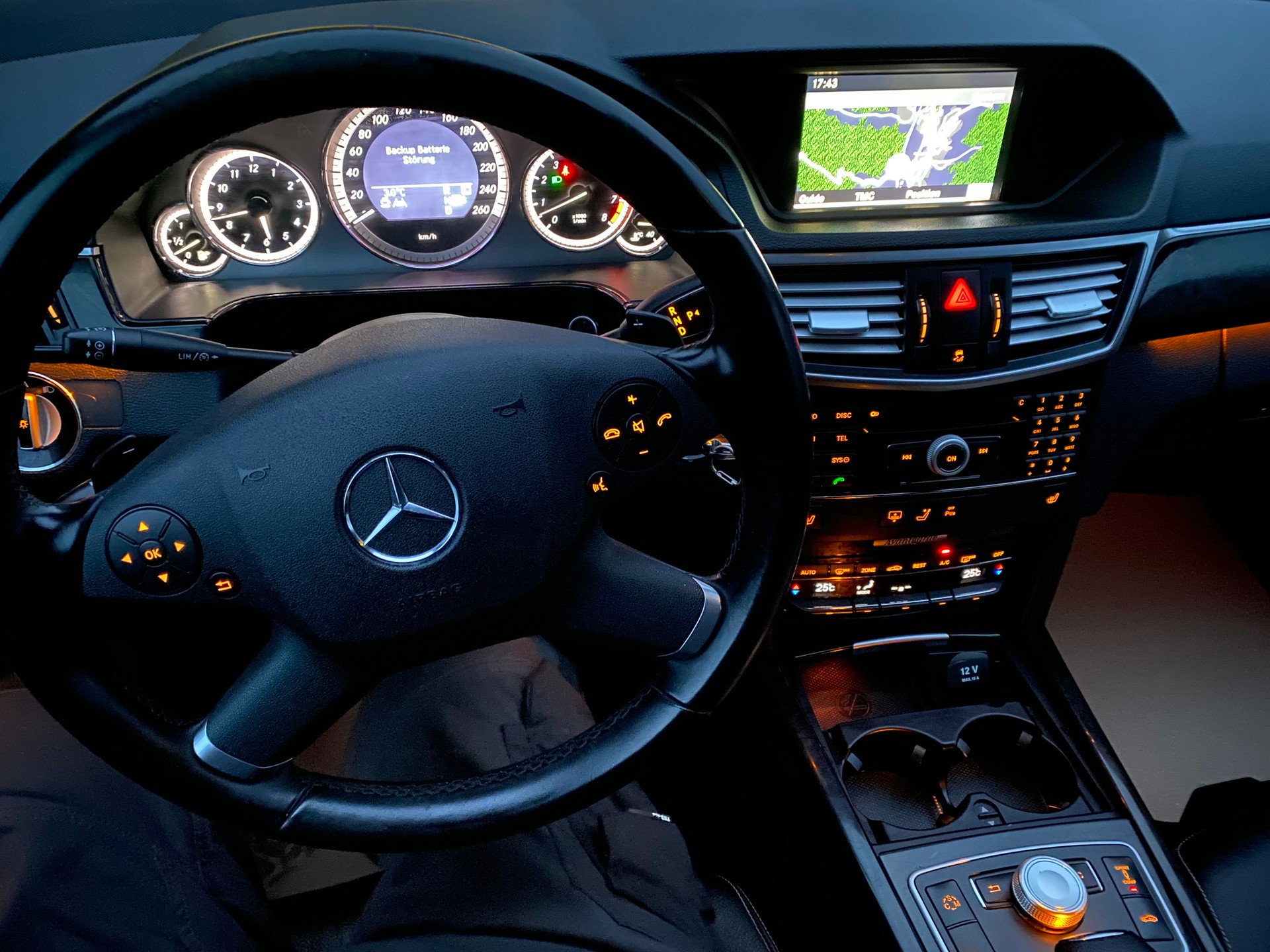 MERCEDES-BENZ E 350 CGI BlueEfficiency 7G-Tronic-image-5