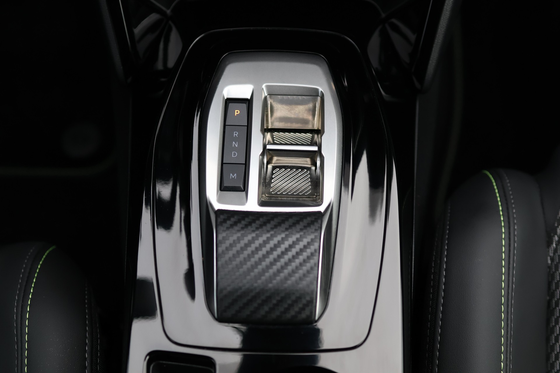 PEUGEOT 208 1.2 Hybrid 145 GT-image-26