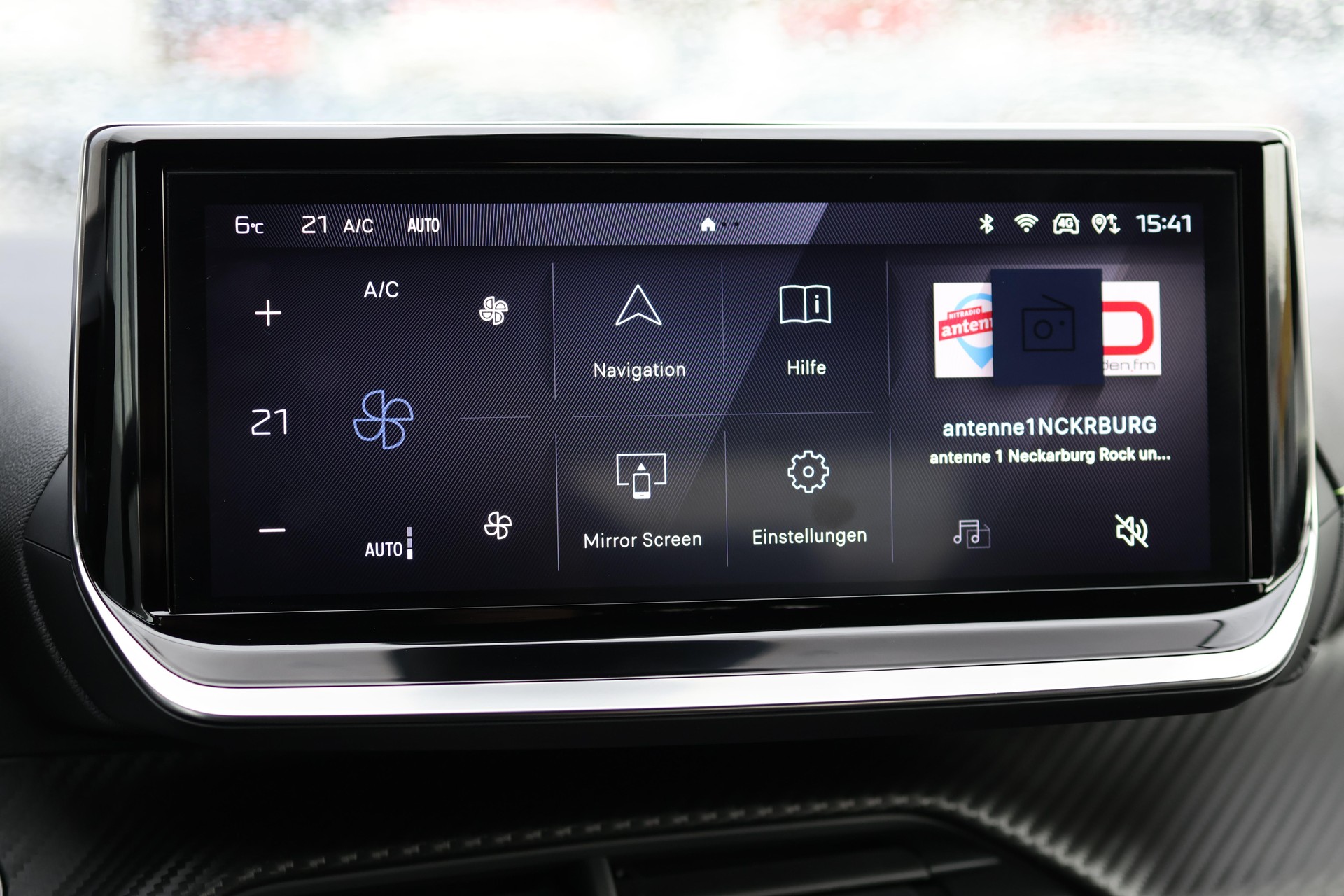 PEUGEOT 208 1.2 Hybrid 145 GT-image-23