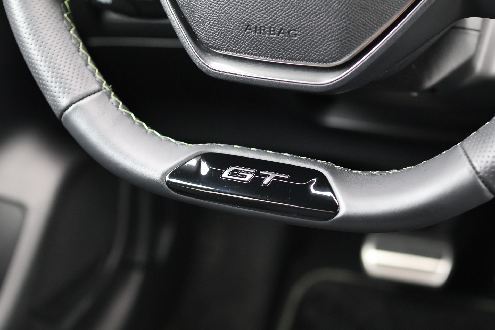 PEUGEOT 208 1.2 Hybrid 145 GT-image-21