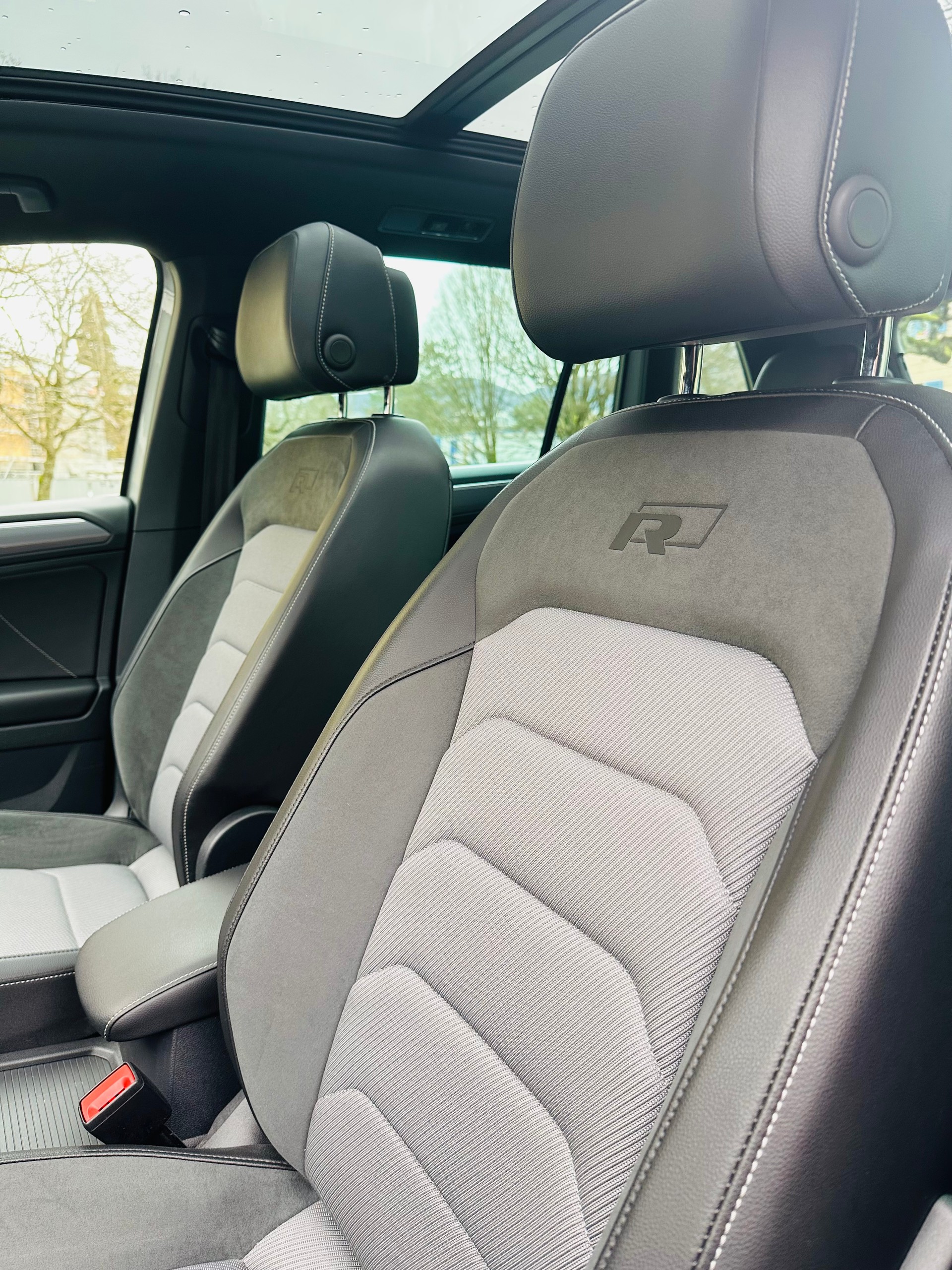VW Tiguan 2.0 TSI 4MOTION R-Line-image-8