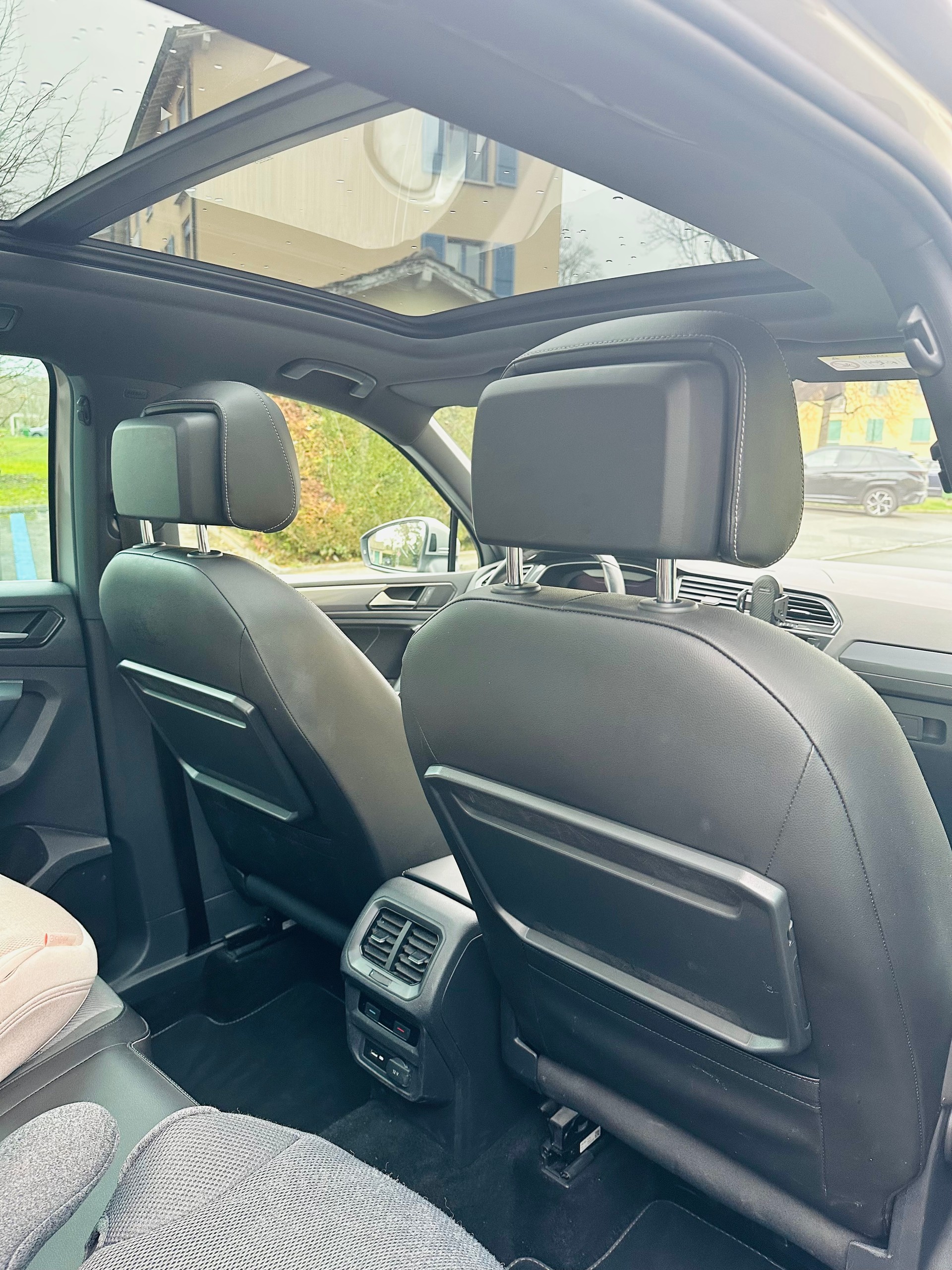 VW Tiguan 2.0 TSI 4MOTION R-Line-image-5