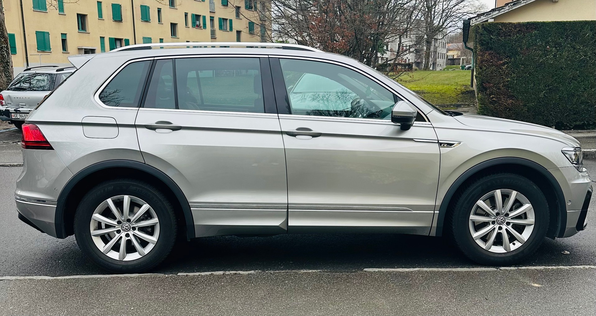 VW Tiguan 2.0 TSI 4MOTION R-Line-image-2