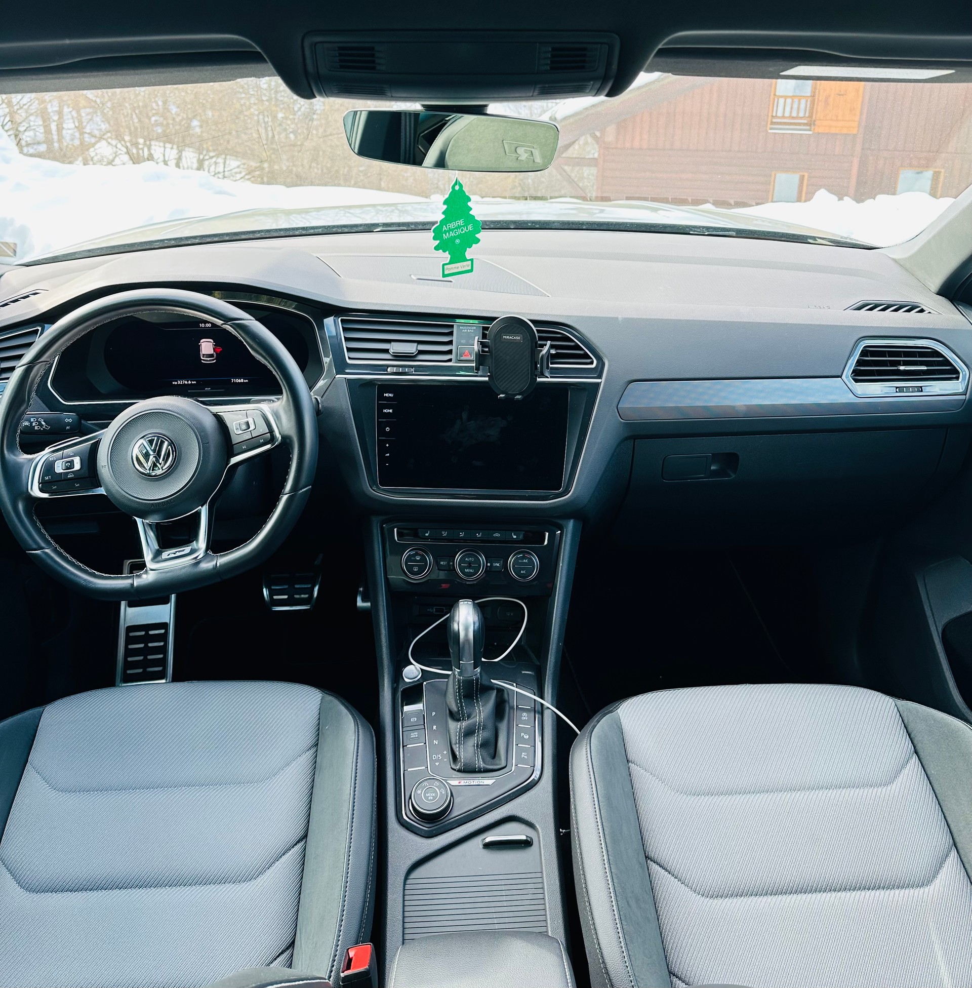 VW Tiguan 2.0 TSI 4MOTION R-Line-image-4