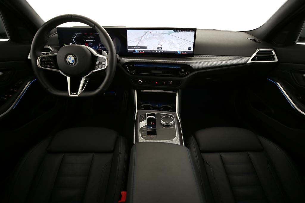 BMW 320d xDrive Touring-image-4