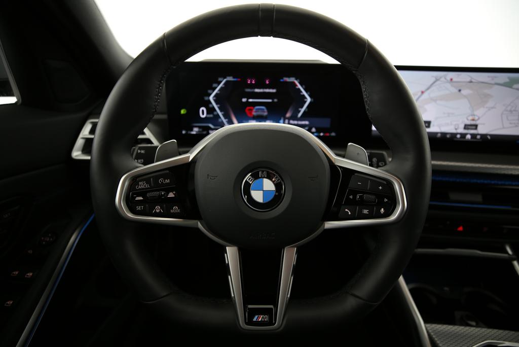 BMW 320d xDrive Touring-image-5