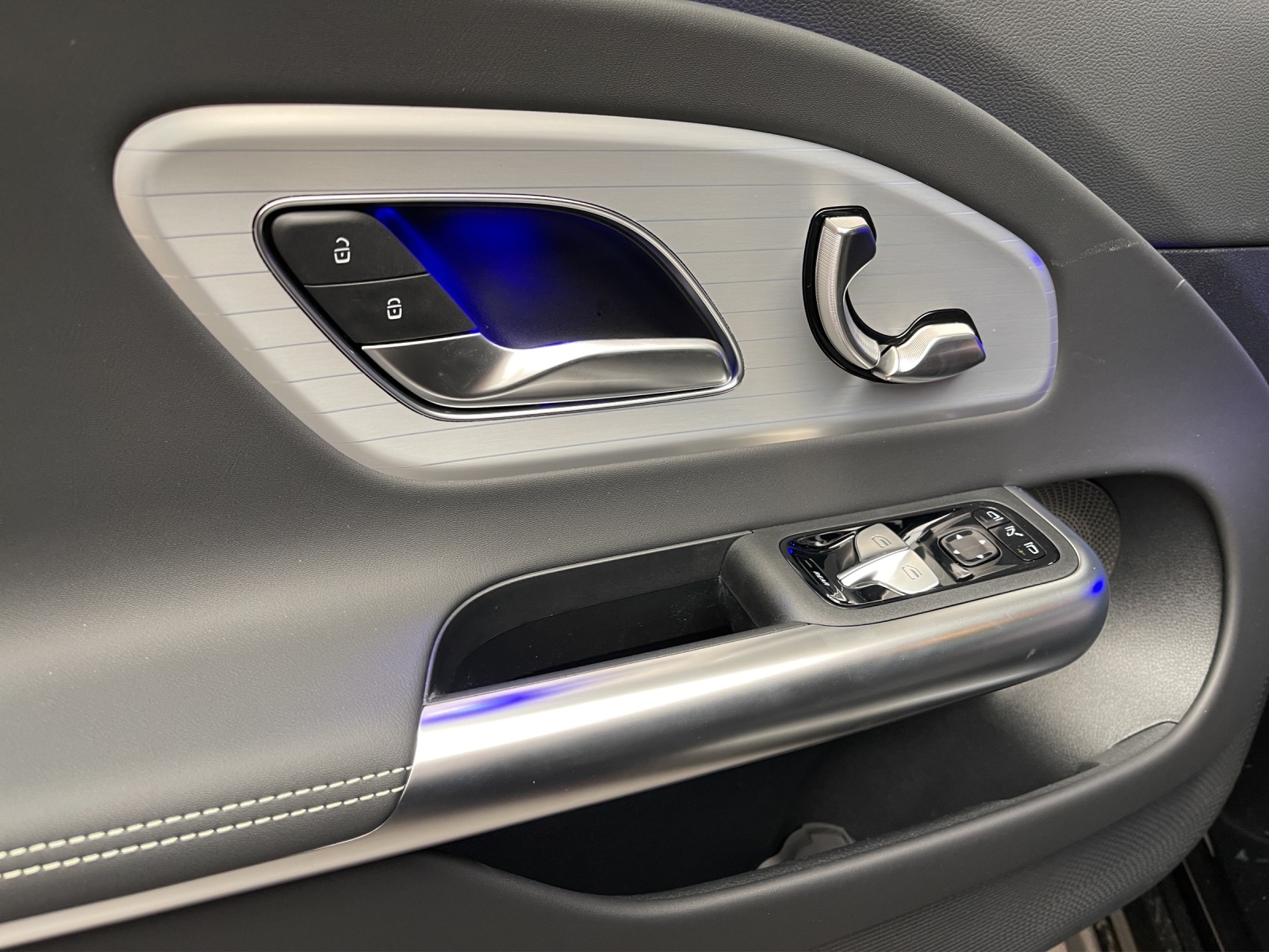 MERCEDES-BENZ CLA 220 8G-DCT 4Matic-image-12