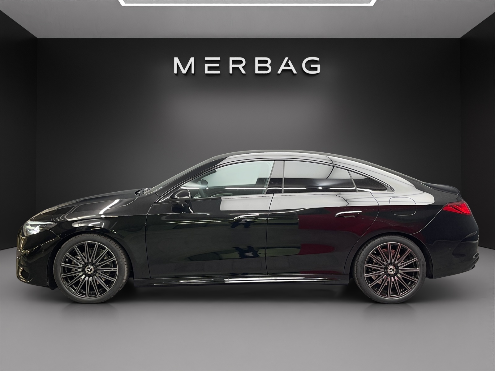 MERCEDES-BENZ CLA 220 8G-DCT 4Matic-image-2