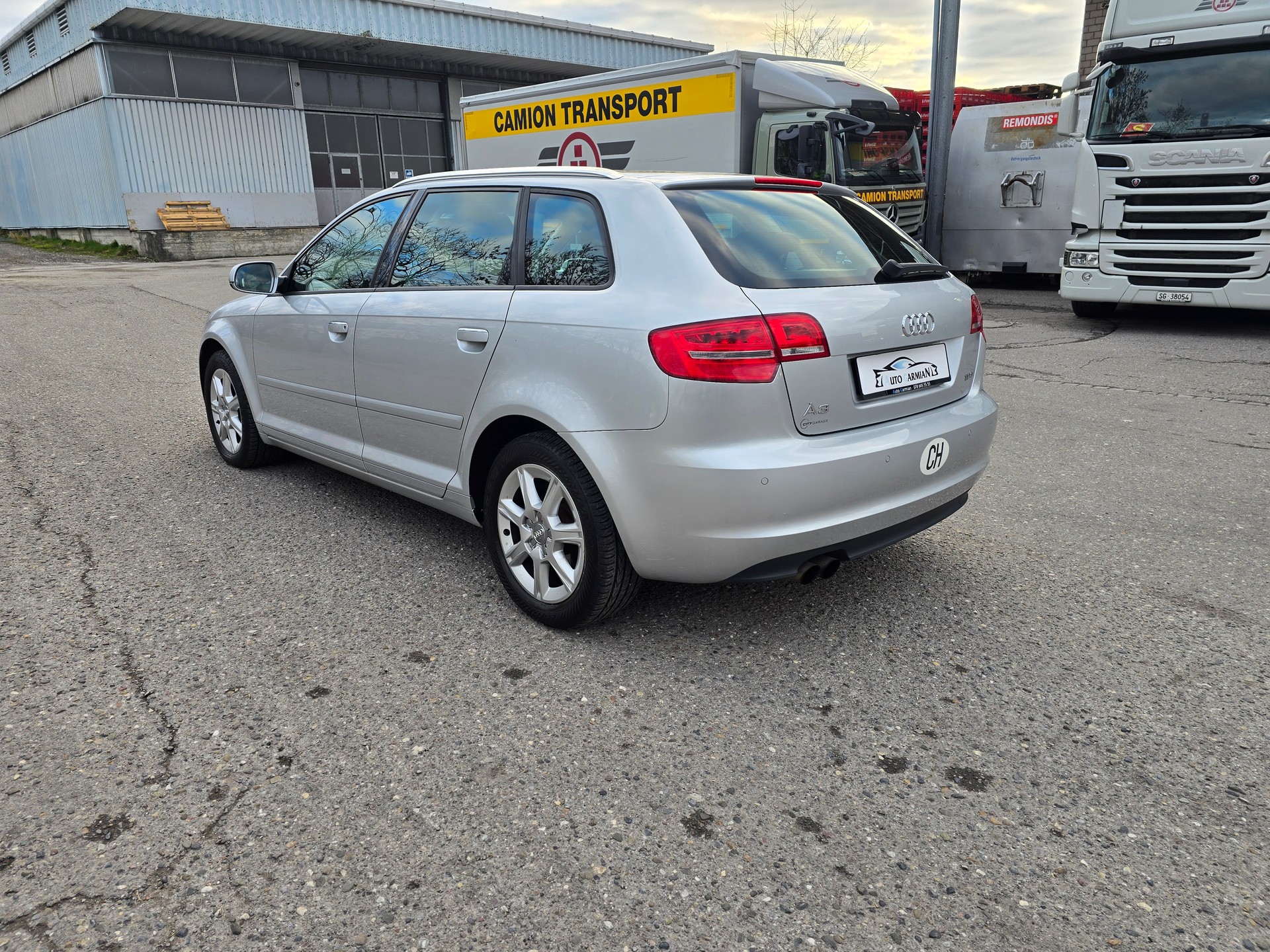 AUDI A3 Sportback 1.8 TFSI Ambiente S-tronic-image-5