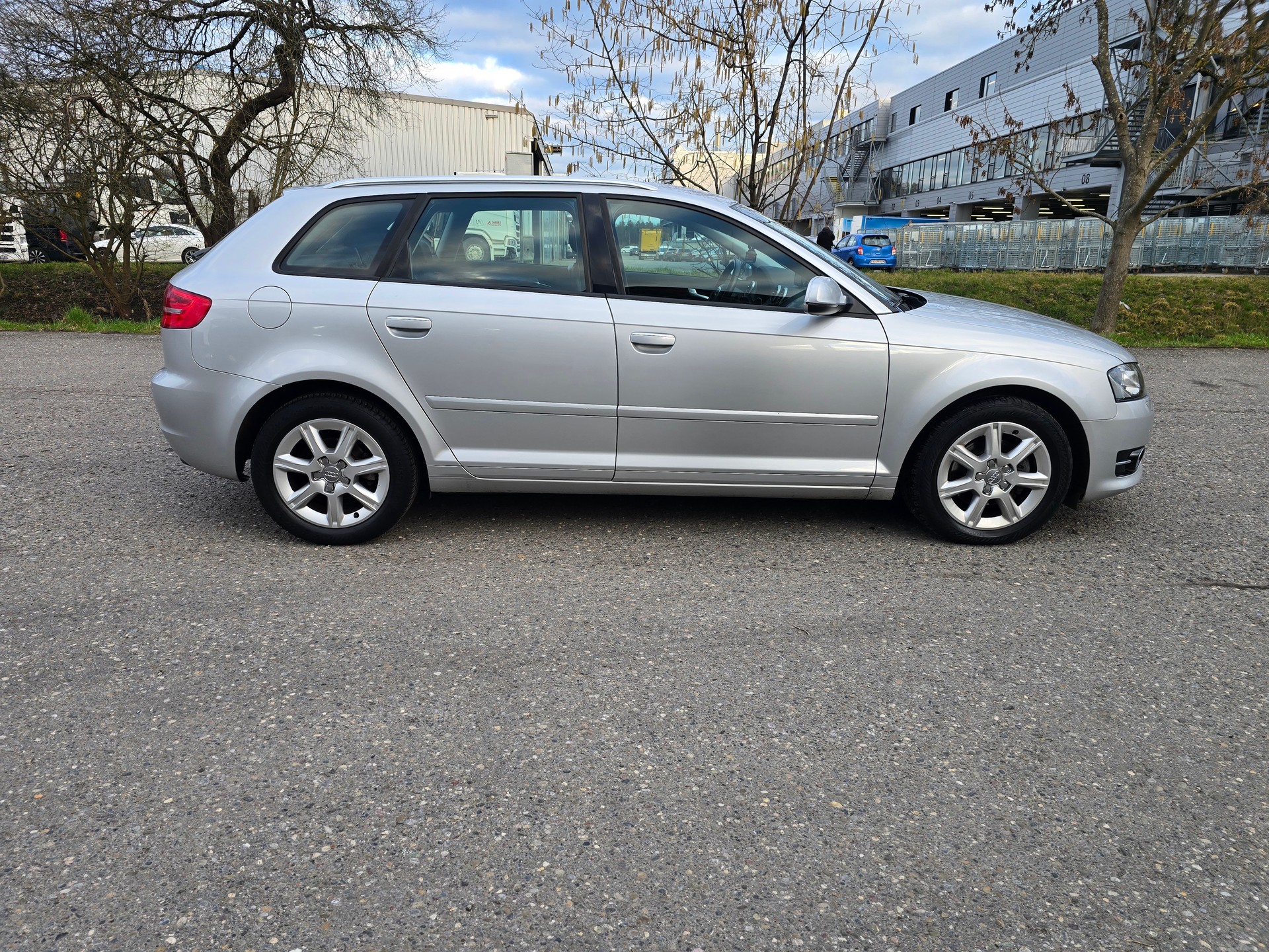 AUDI A3 Sportback 1.8 TFSI Ambiente S-tronic-image-7