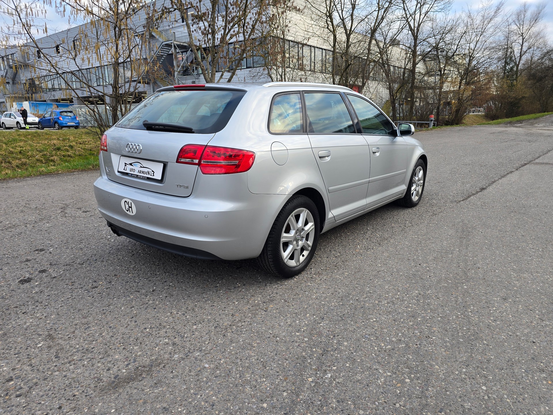 AUDI A3 Sportback 1.8 TFSI Ambiente S-tronic-image-4