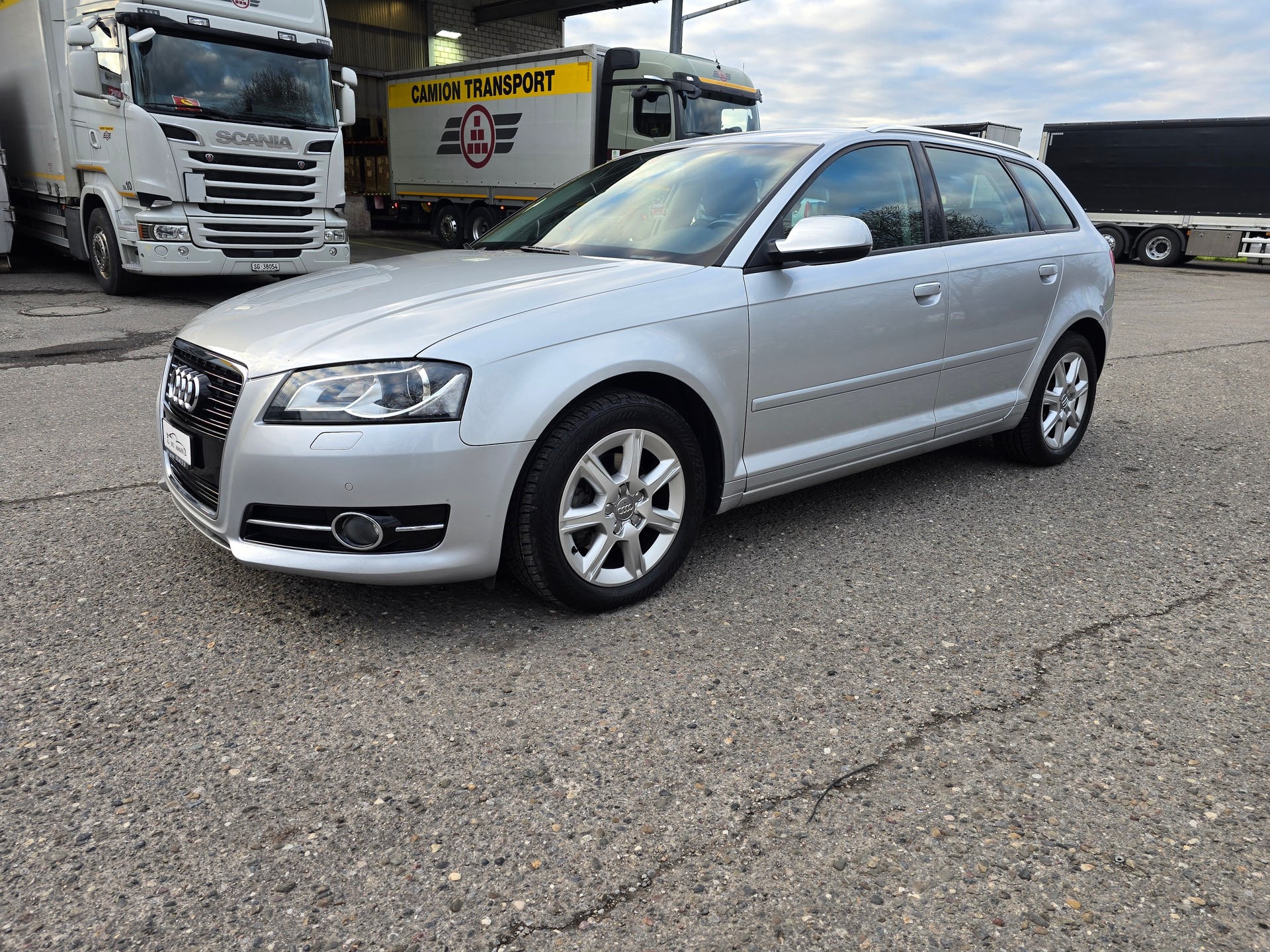 AUDI A3 Sportback 1.8 TFSI Ambiente S-tronic-image-2