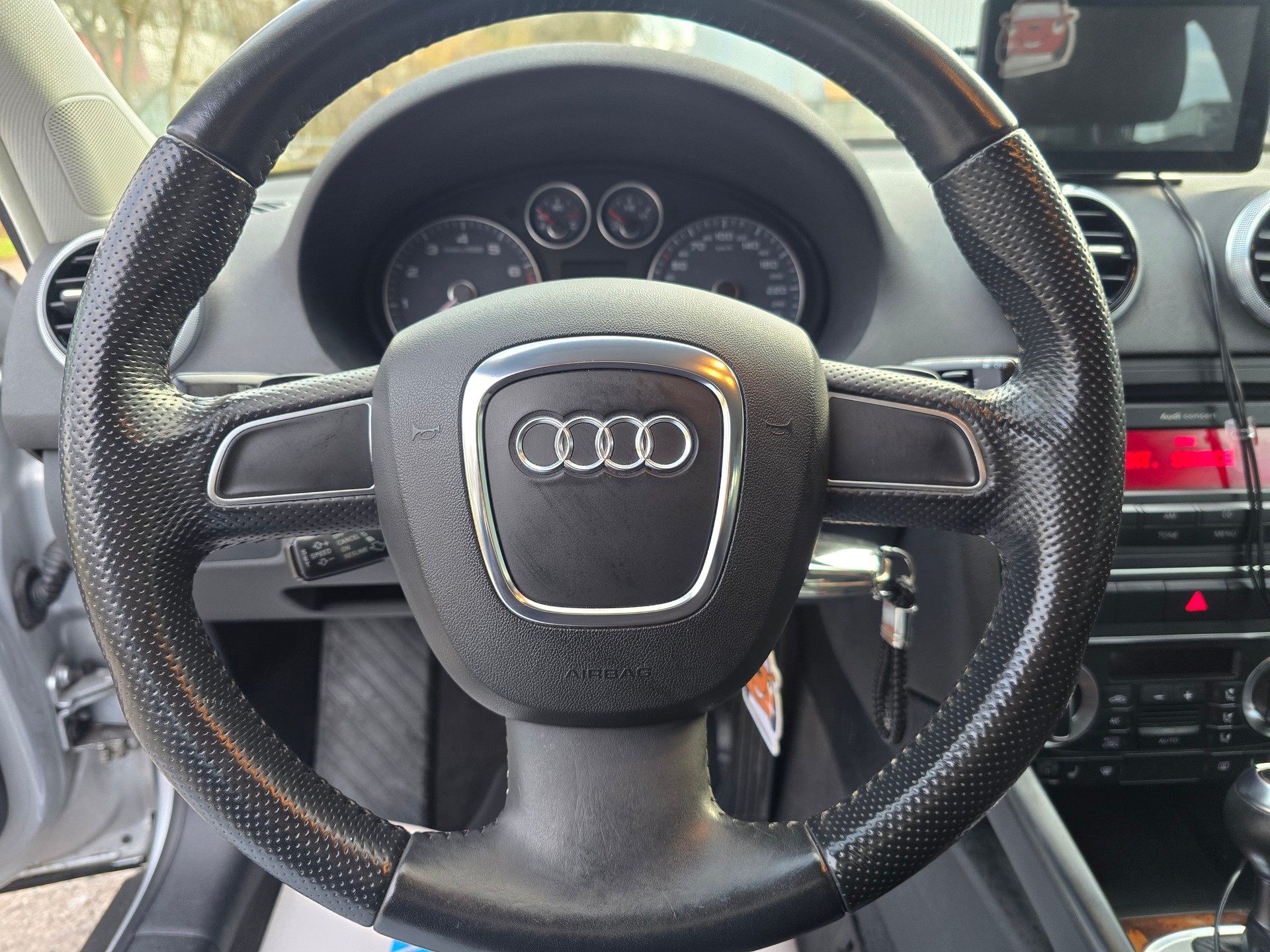 AUDI A3 Sportback 1.8 TFSI Ambiente S-tronic-image-15