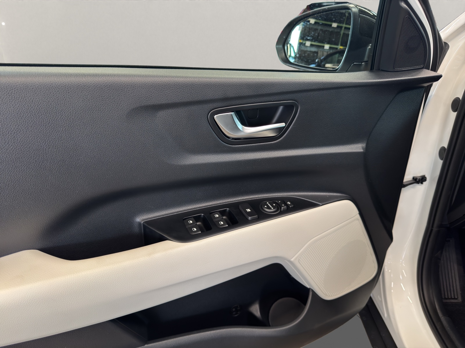 KIA Stonic 1.0 T-GDi MHEV GT-Line-image-11